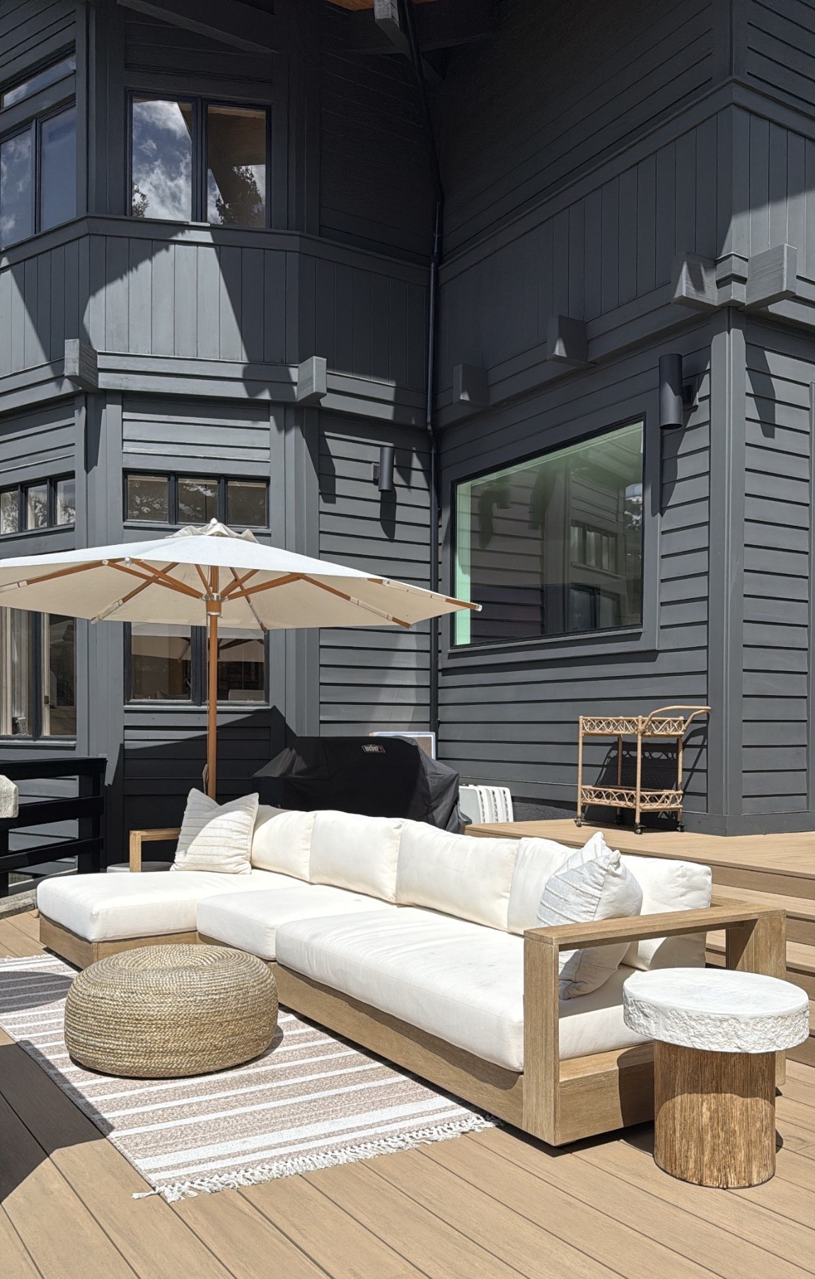 Outdoor sofa sectional patio setup☀️🤍

Home decor
Umbrella
Rug 
Side table 

#LTKSeasonal #LTKHome