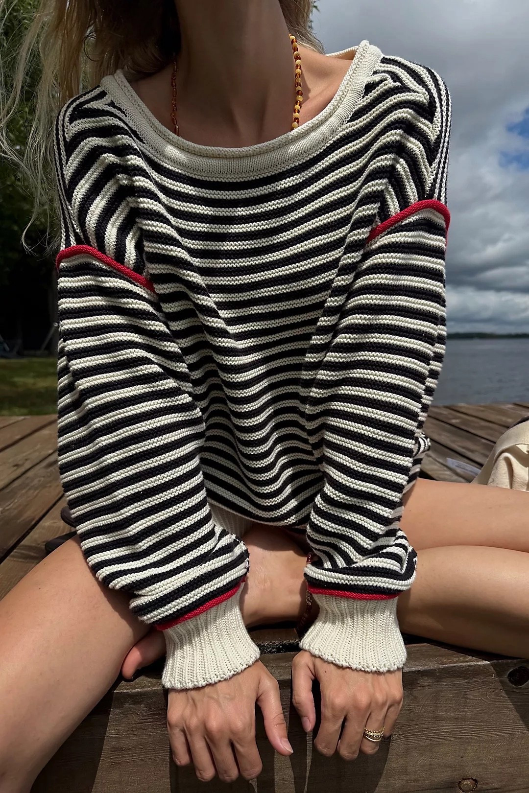 Back-to-school style starts with cozy pullovers 🤍 

This striped Free People sweater is the perfect transition piece for autumn outfits. Easy to layer, comfy for everyday wear, and available at Free People UK too - I tagged UK store items for my UK followers 🙌