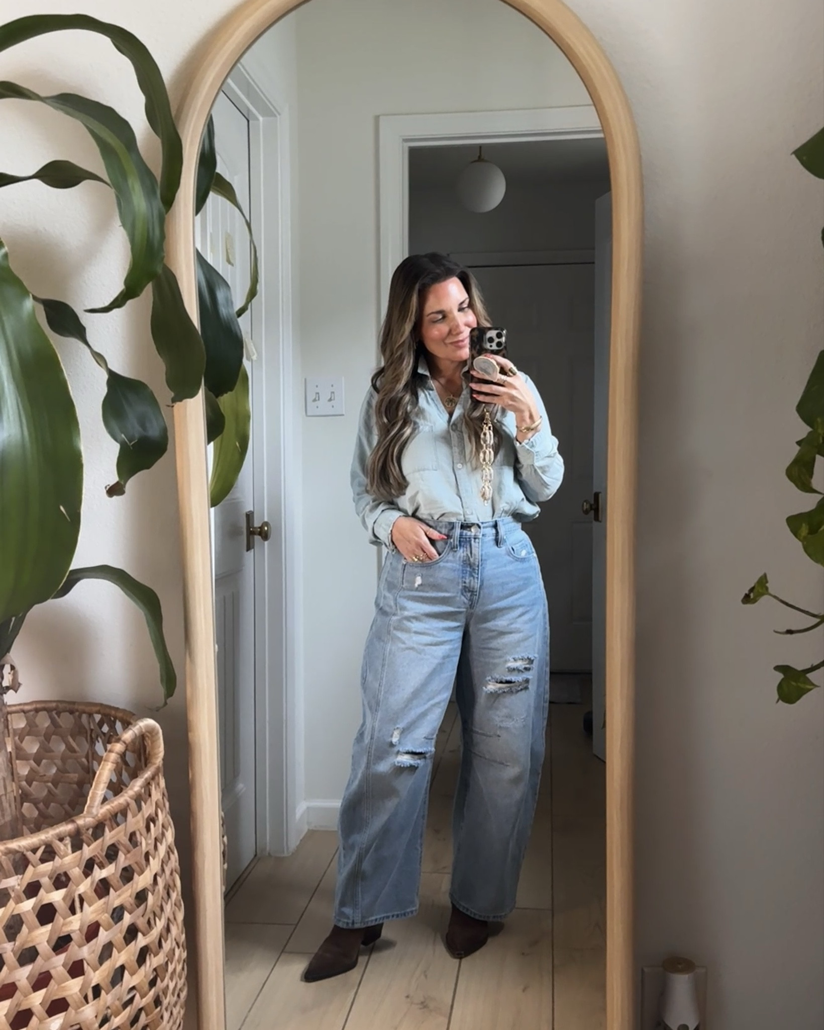 Denim on denim!! 
I’m a FP barrel Jean fanatic and these are thee best look for less!!! Only $28 👀👀 instead of $98!!!!
Fit identical and I actually like the waist better. Walmart nailed it!!!!
Wearing my true size 6. Perfect for us petite gals!!! 


#LTKmomlife #LTKPetite #LTKOver40