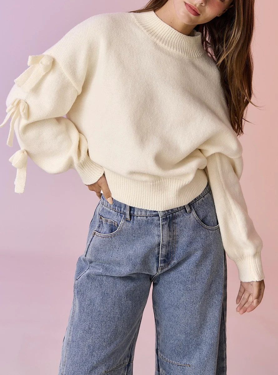 TAKE A BOW SWEATER | Harper's Den