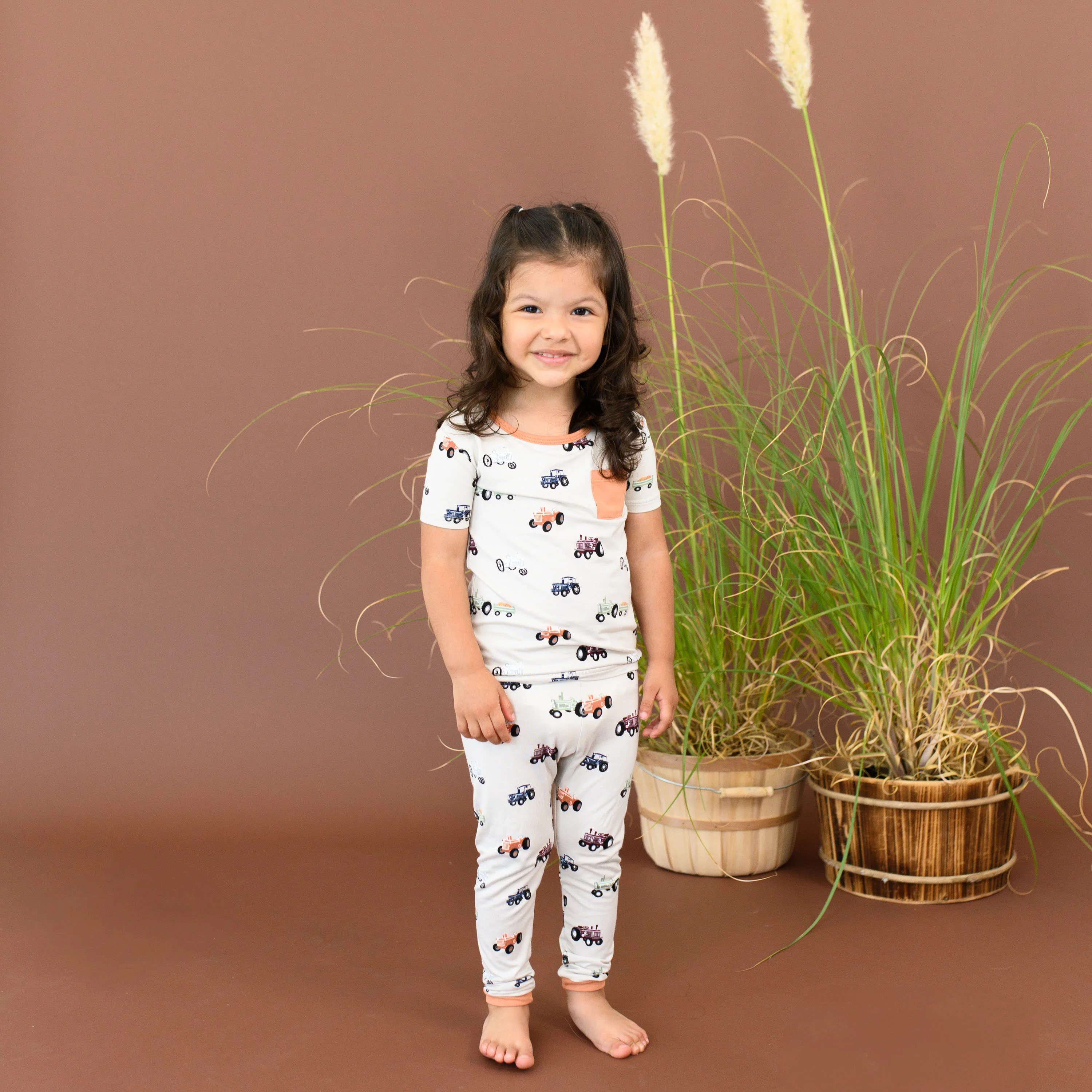 Short Sleeve with Pants Pajamas in Tractor | Kyte BABY