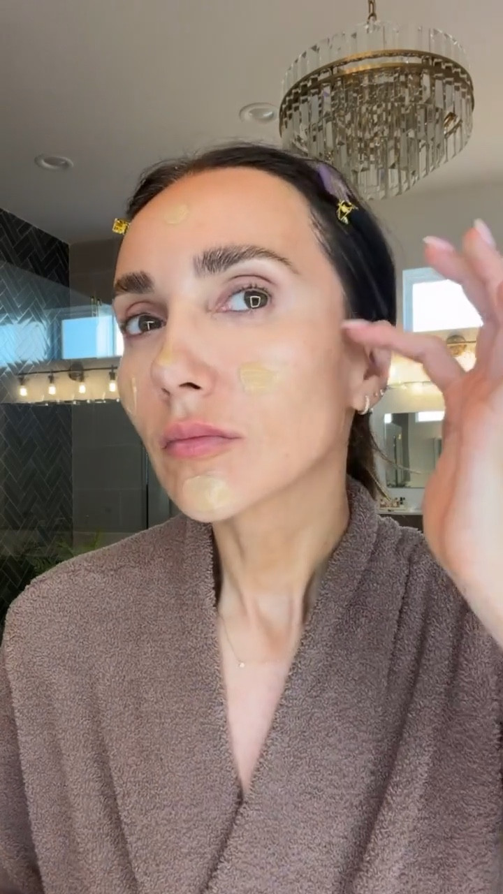 New Estée Lauder foundation in jar in shade 4n1, makeup over 40, the best foundation, annabrstyle

#LTKBeauty #LTKOver40