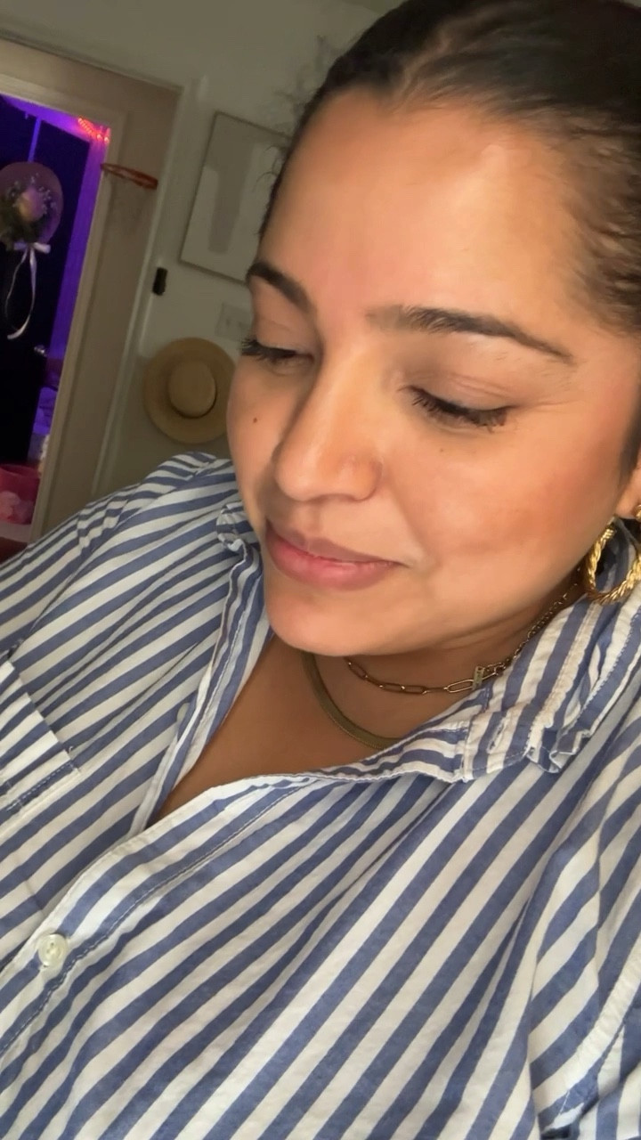 Experimentingwithdecor is using Tarte waterproof face and body bronzer in the color Tan-Deep. She is using it with the Tarte Buff and Bronze face brush. Over 30 make-up

#LTKmidsize #LTKhome #LTKbeauty