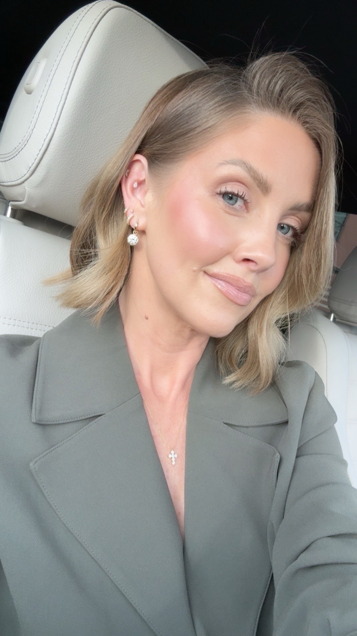 New earrings linked / Size 0 cropped blazer 🩶

#LTKSeasonal #LTKootd #LTKdayinmylife