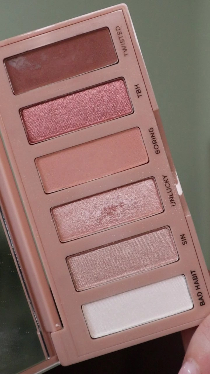 Absolutely love this @urbandecayuki Sin palette! I shied away from pink tones when they were “in” but this is so versatile and gives warmth without looking like I have an eye infection 🤣

Beyond that, Urban Decay are still my all time favourite for blendable formulas in every texture! #pinkmakeup #urbandecaysin #urbandecaypalette #ukbeautyblogger #ukbeauty  #ukbeautyreviews

#LTKbeauty