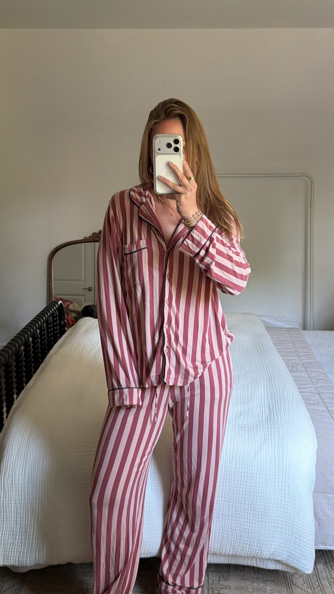 5/18/26 cozy earth morning pjs set 🤍

Cozy earth pjs, limited edition from a few years ago! The coziest, softest pjs 🙌🏼