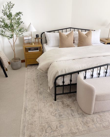 HOME \ Amazon bedding favorites styled in my guest bedroom👌🏻

Bed
Decor
Bench
Nightstand 
Rug 

#LTKFindsUnder100 #LTKHome