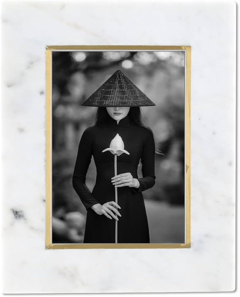 Cruiser’s Caché | White Marble and Brass Photo Frame | (5x7 Interior Brass Trim) | Amazon (US)