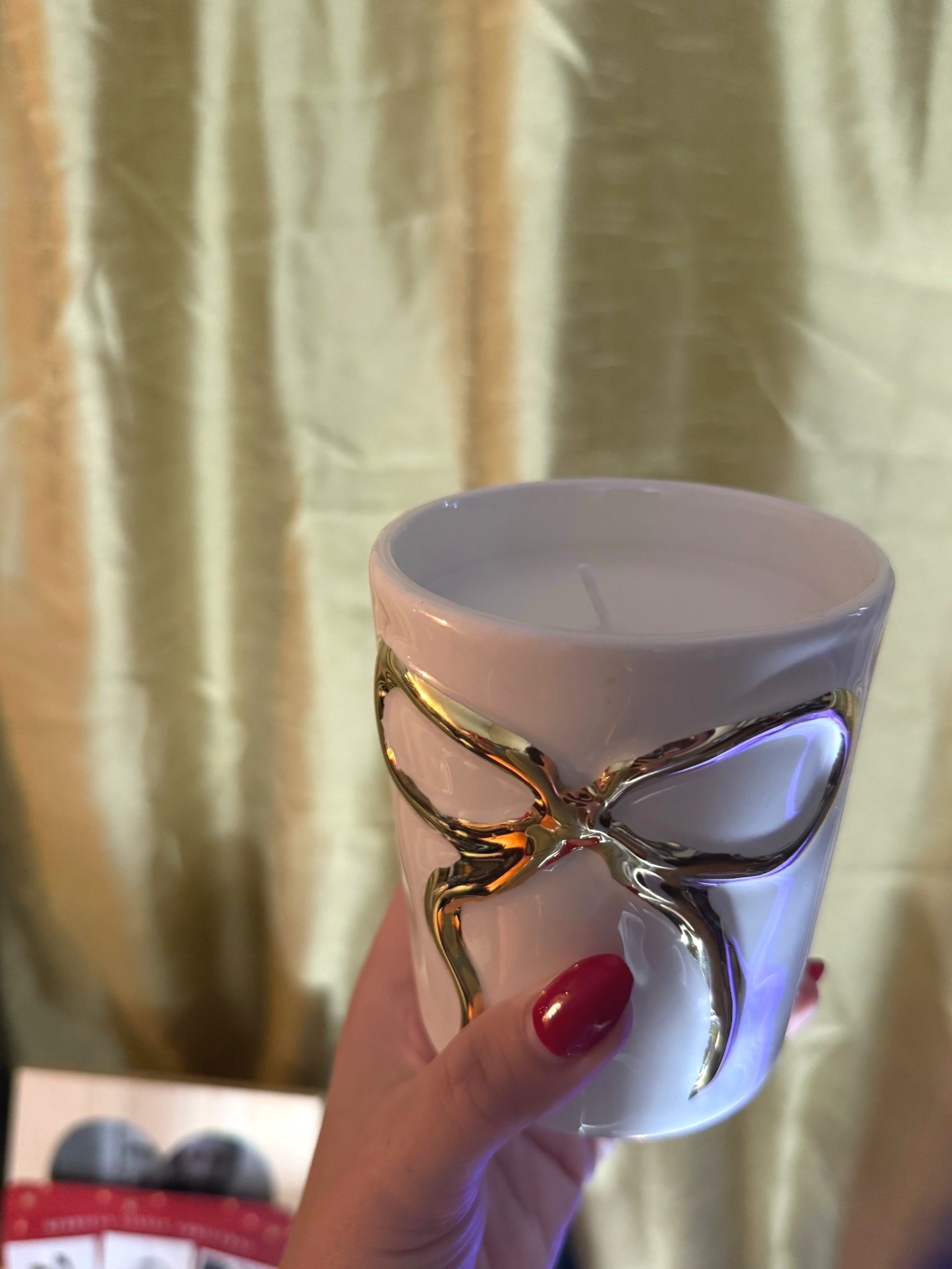 The perfect candle🕯️🎀

#candle #bow #urbanoutfitters 

#LTKFindsUnder50 #LTKselfcare #LTKHome