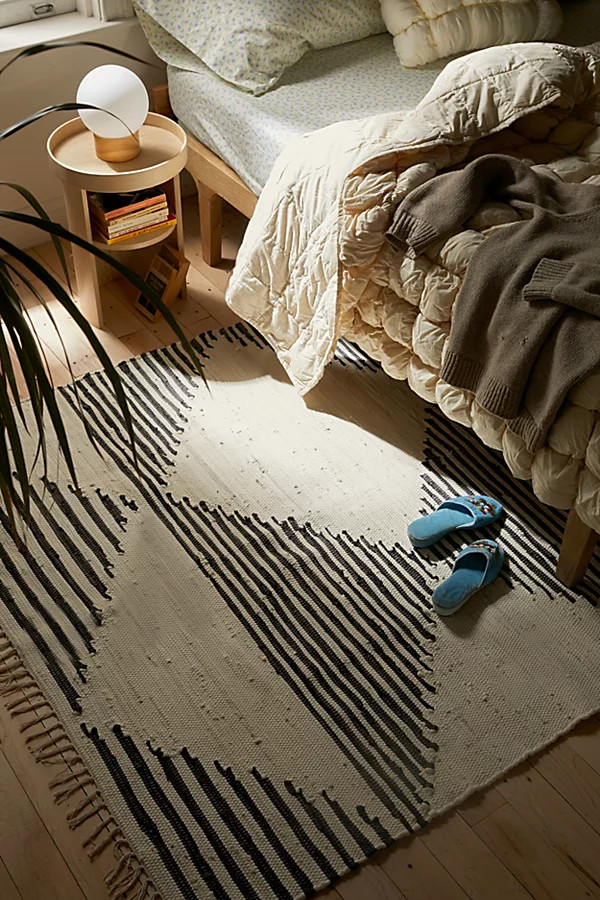 Nadia Chindi Rug in White at Urban Outfitters | Urban Outfitters (US and RoW)