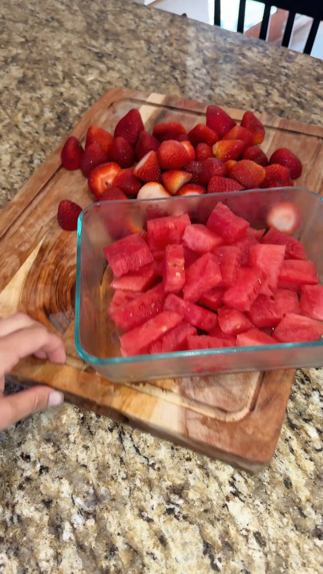 Easy Homemade Popsicles  Save this for the next time your fruit is one day away from the trash.