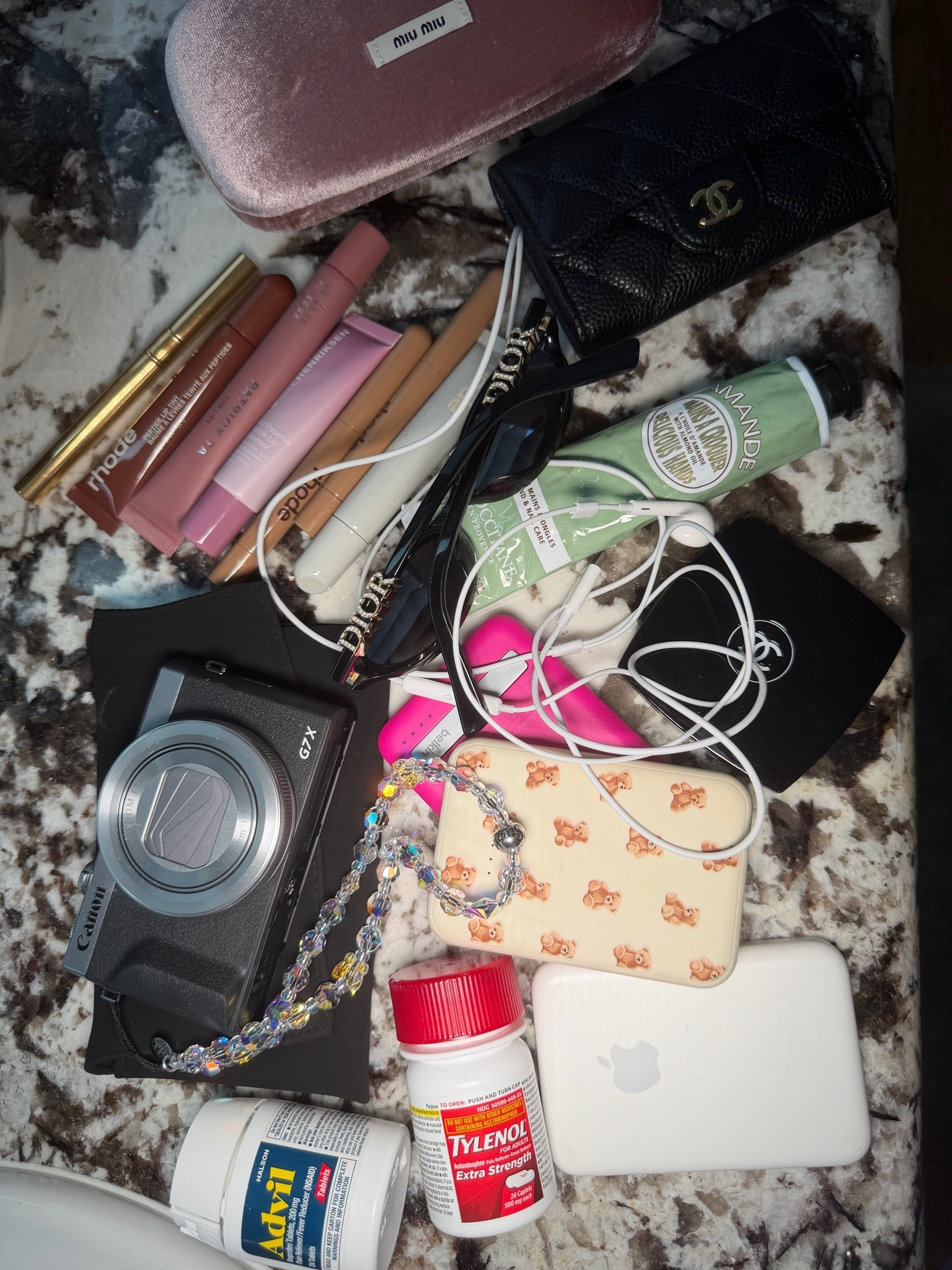 Cleaned out my bag 🤭✨

#LTKdayinmylife #LTKmomlife #LTKBeauty