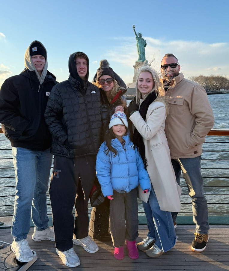 Throwback Thursday ✨ warm December day in NYC.
 

 #LTKdayinmylife #LTKgrwm #LTKTravel