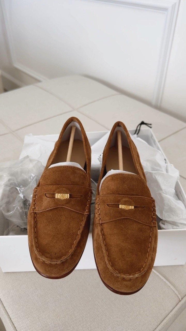Gorgeous and elegant suede shoes! I love this so much, it is perfect for these season and to elevate your look. Fits true to size 

#LTKSeasonal #LTKU #LTKStyleTip