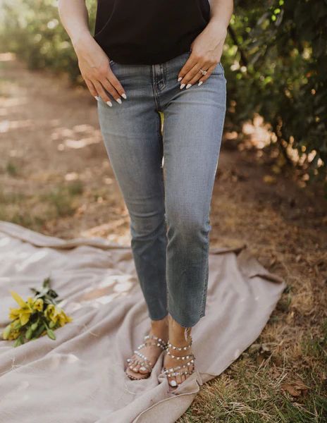 THE JANA SUPER HIGH-RISE STRAIGHT ANKLE JEANS IN MEDIUM WASH | Pink Desert