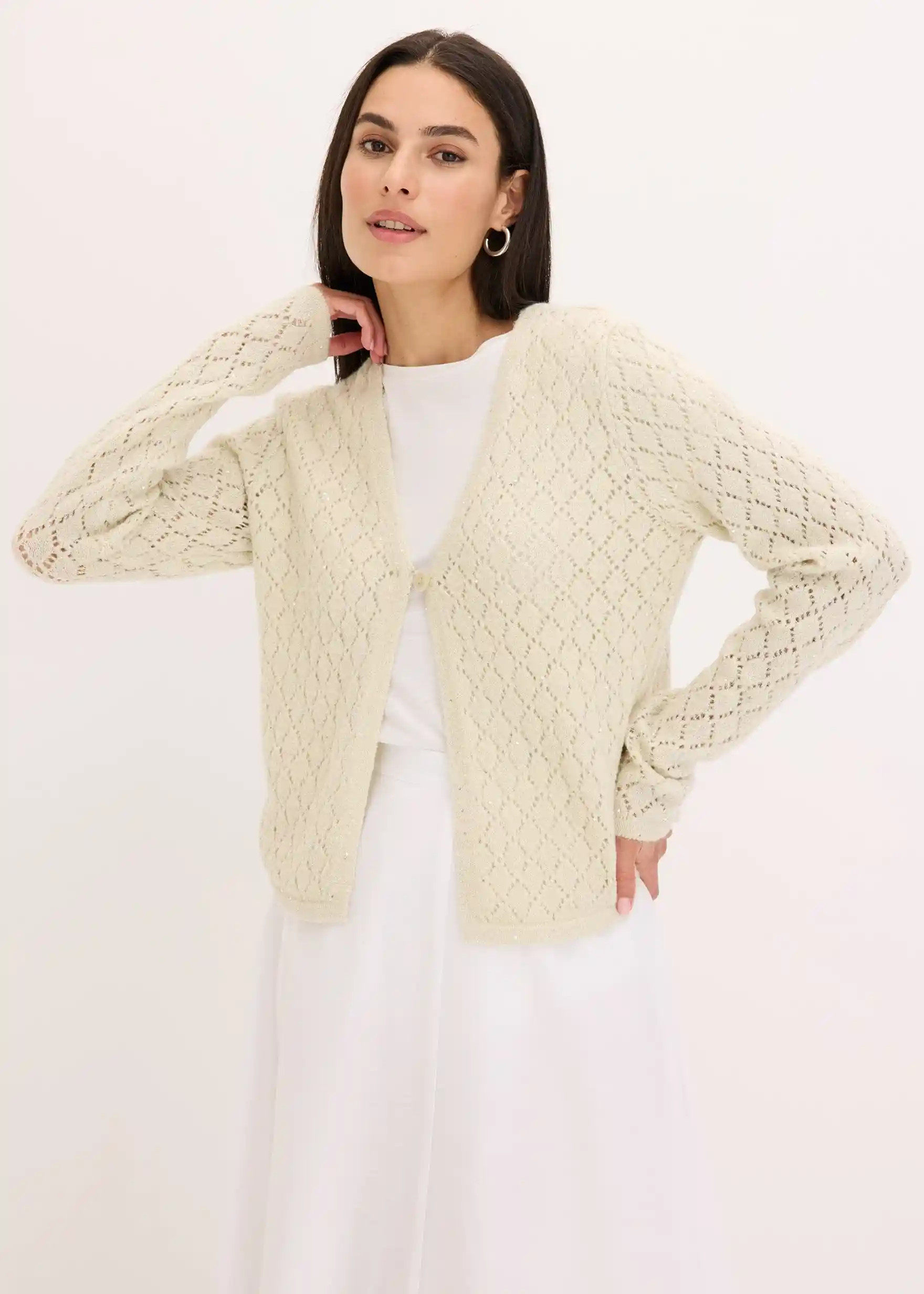 Kurze Strickjacke mit Pailletten | Bonprix DE