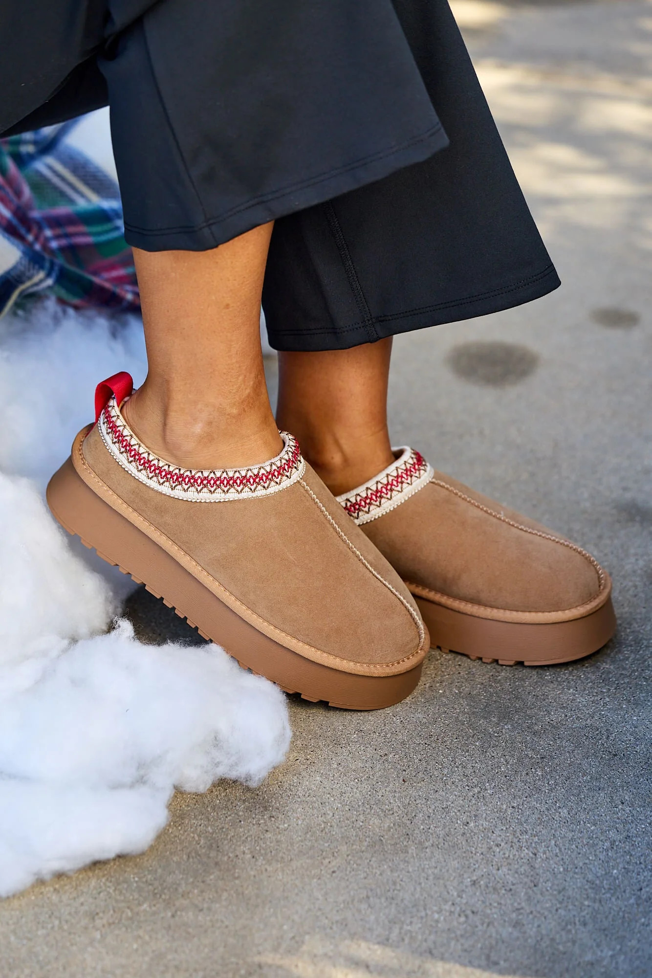 Tessa Camel Platform Cozy Slippers | Magnolia Boutique | Magnolia Boutique