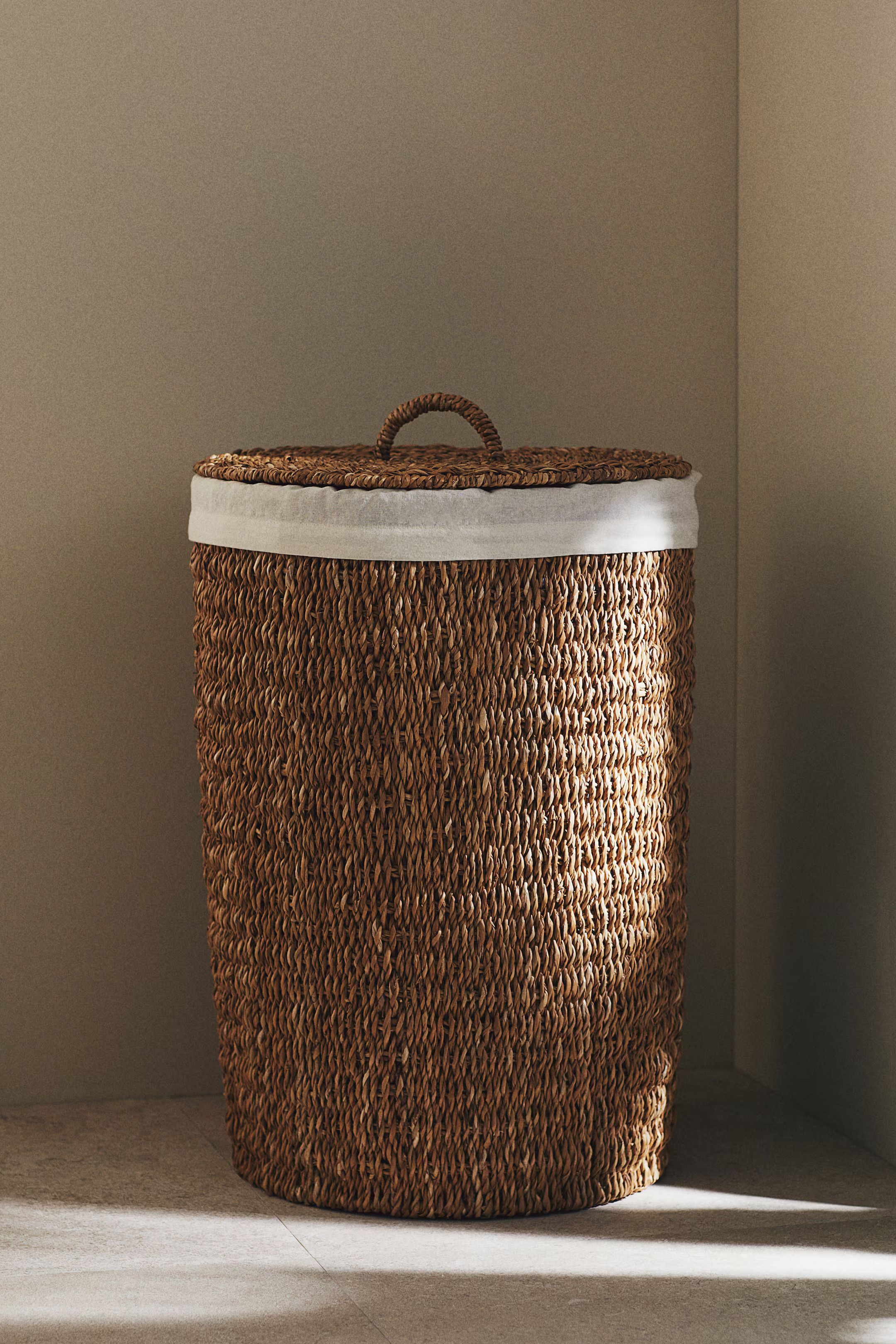 Extra-large seagrass laundry basket - Beige - Home All | H&M GB | H&M (UK, MY, IN, SG, PH, TW, HK)