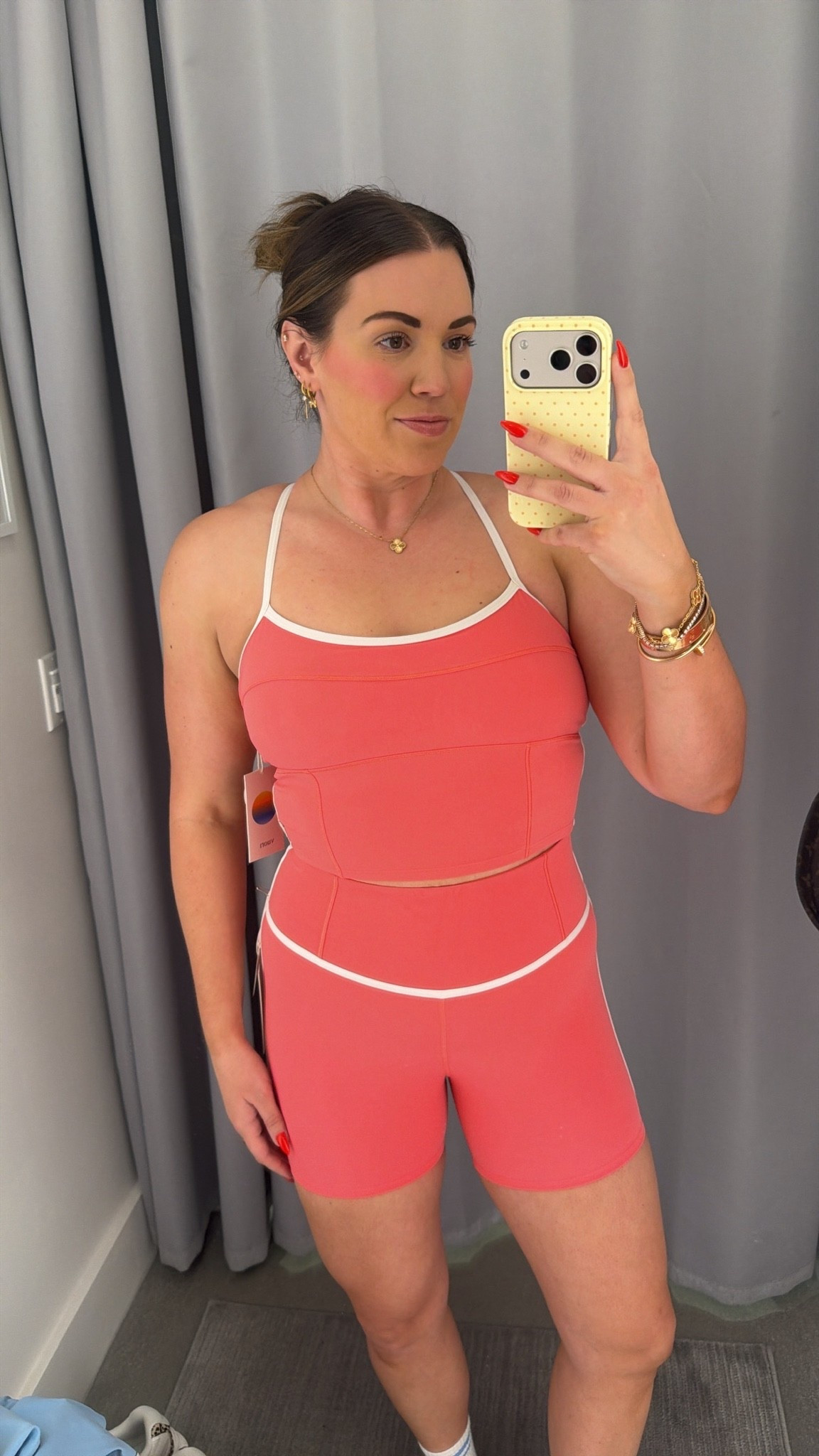 curvy midsize workout look from @Vuori US! wearing size large in tank and medium in 4” shorts

#LTKfitnessgoals #LTKMidsize #LTKActive