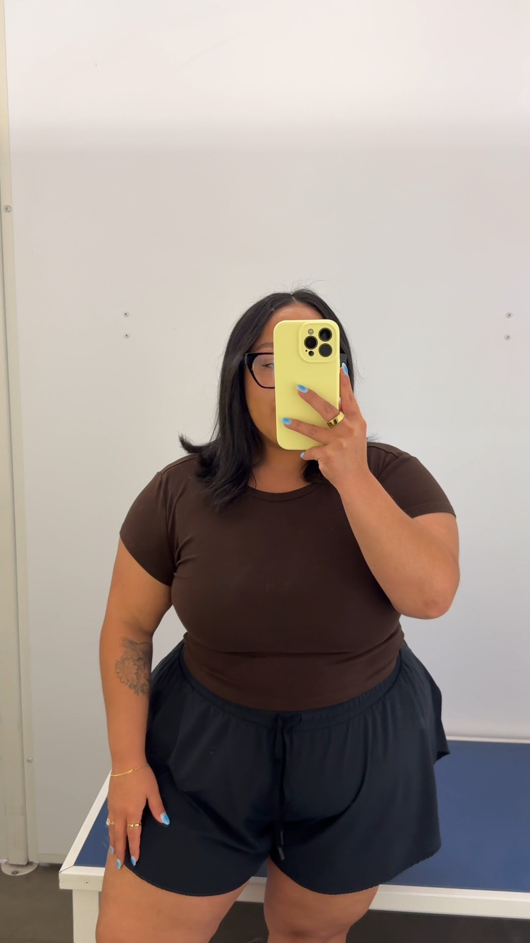 Everything on sale right now at old navy! 
Perfect finds for back to school drop offs and pick ups for us mommy’s

Wearing jeans in size 16 and tops in size large except the tan top, the tan top is size xl. 
Denim black top size large