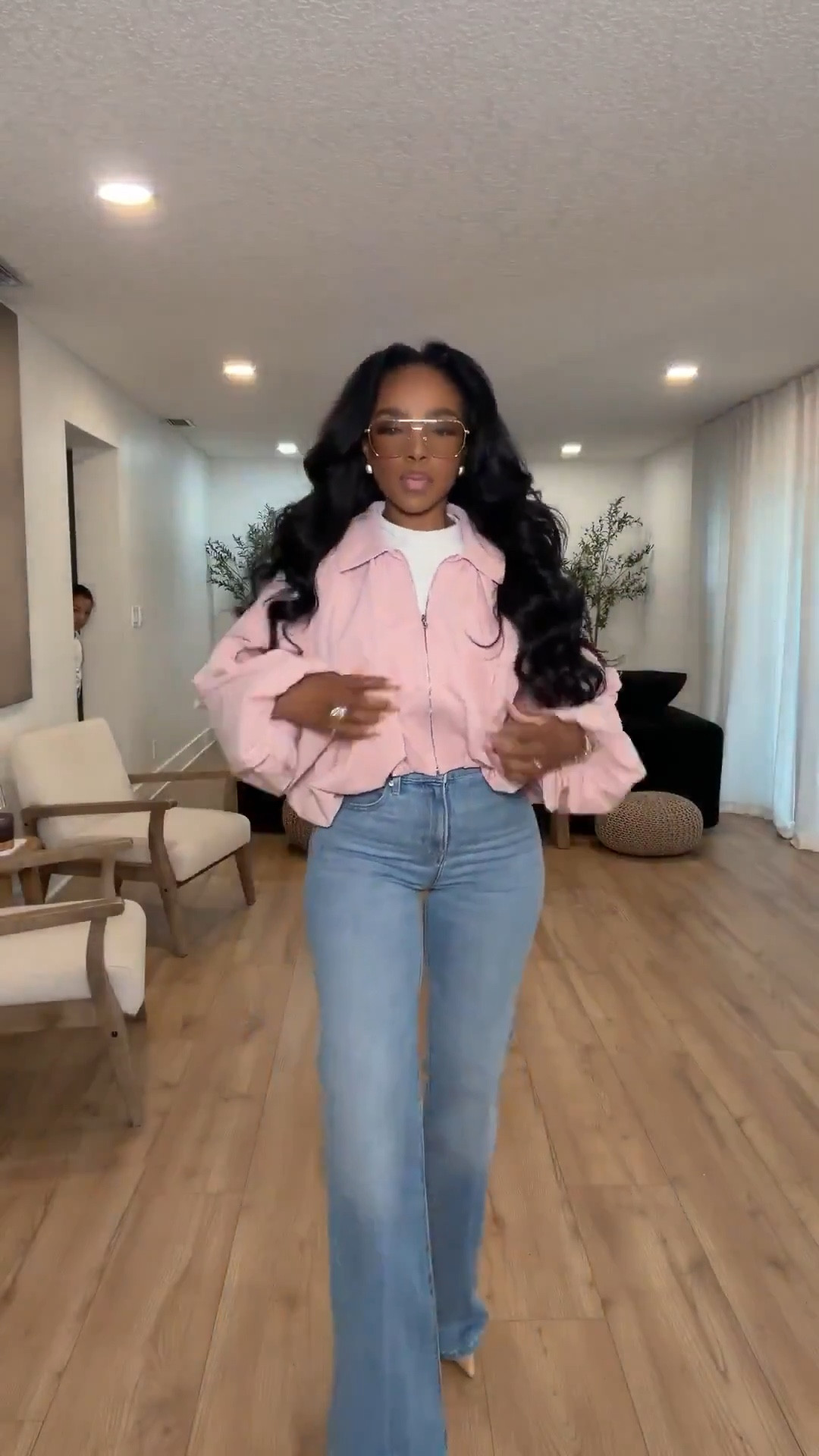 Scroll to shop!! This effortless outfit featuring a soft pink cropped jacket styled with classic flare denim gives a polished but relaxed look.

Perfect for brunch, casual meetings, travel days, spring outings, or elevated everyday outfits.

