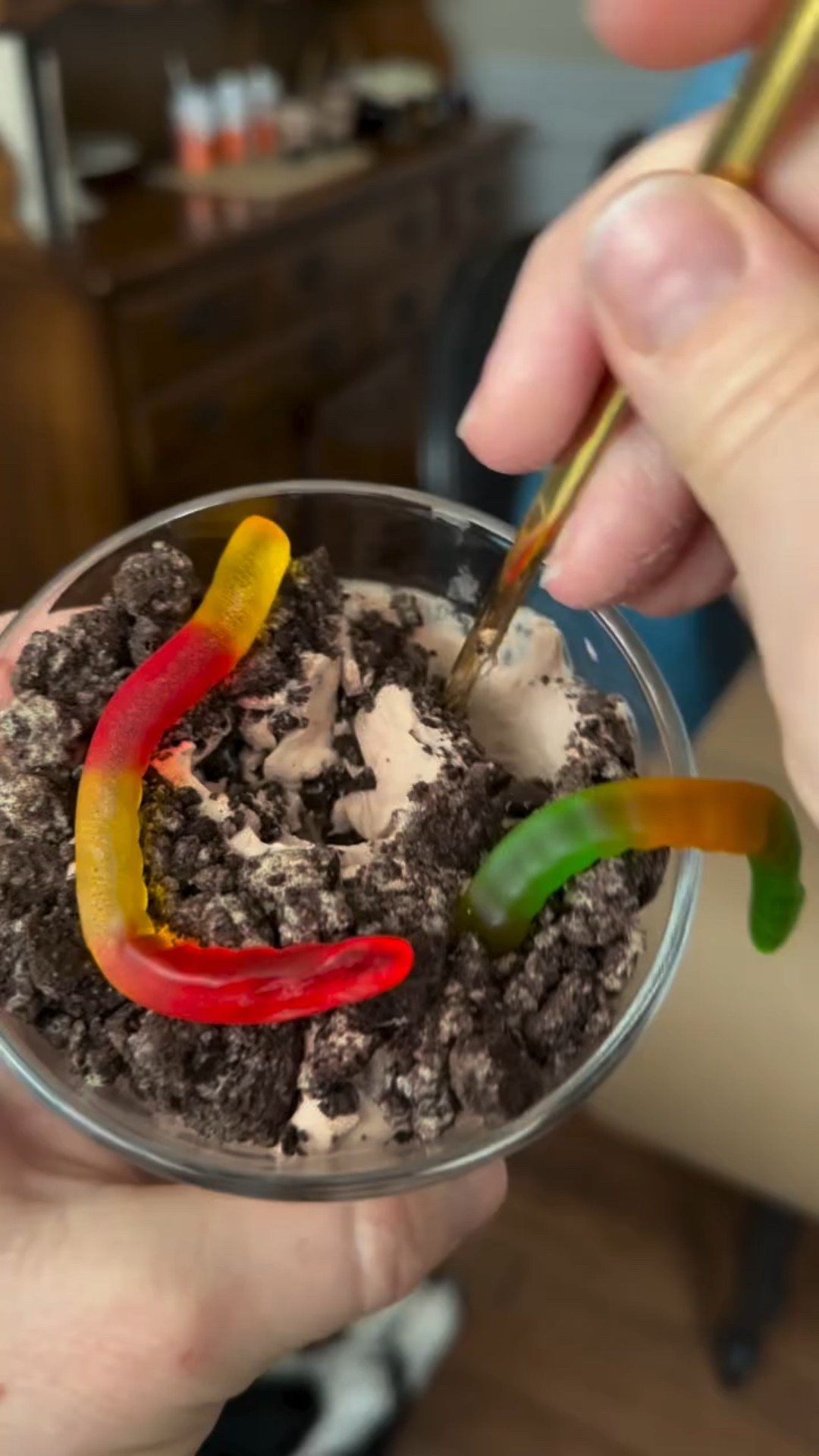6/13/25 This easy dirt pudding dessert is a 90s childhood classic—and just as fun to make today! 🍫
Layer chocolate pudding and whipped cream, sprinkle crushed Oreos on top, and don’t forget the gummy worms 🪱 for that nostalgic touch. It’s the perfect no-bake treat for summer playdates, birthday parties, or just a fun night in with the kids.



#LTKHome #LTKFamily