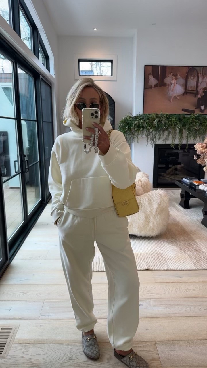 Butter cream yellow light weight jogger set 🔥🔥🔥 I’m in smalls 