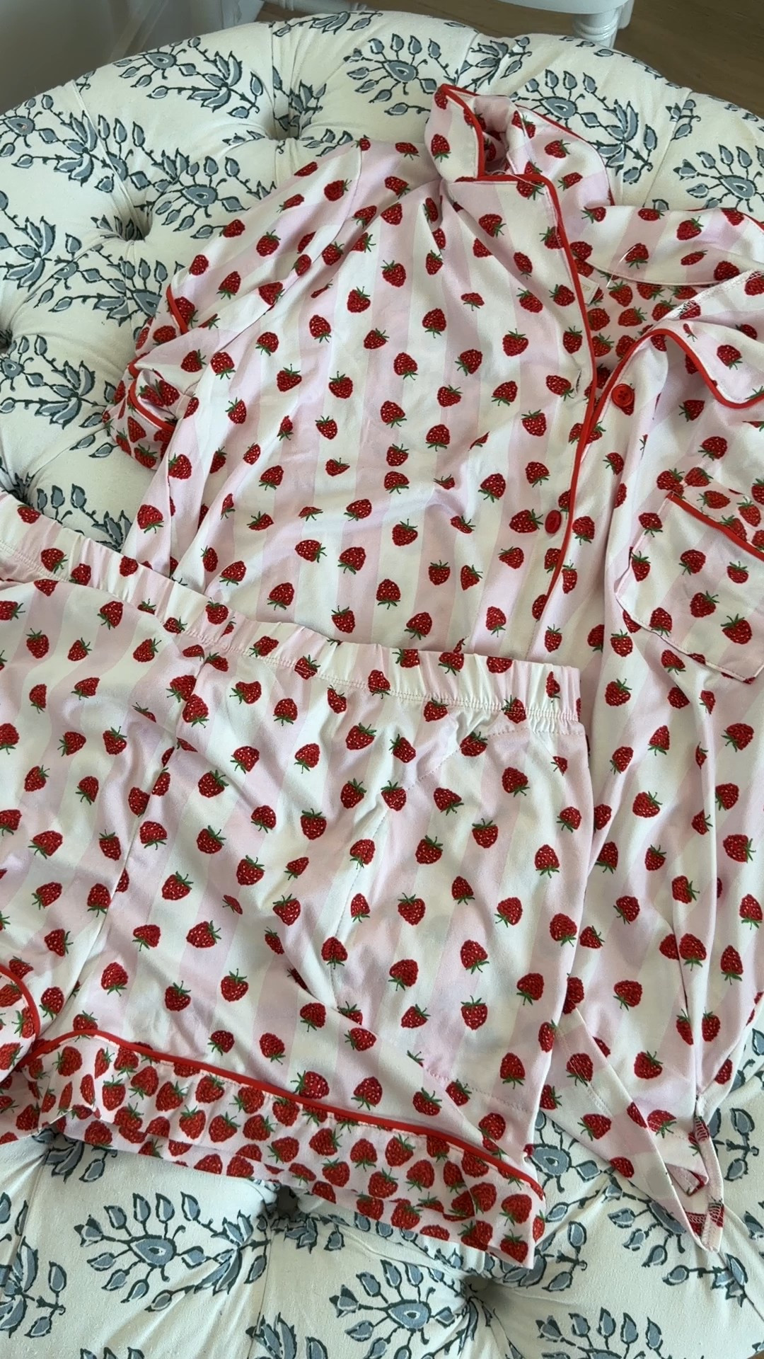 These strawberry PJs are my newest obsession yall. They literally feel like butter!!! 🍓❤️

@kohls, #AD, #kohlspartner, #kohlsfinds

#LTKSeasonal #LTKgrwm #LTKSaleAlert