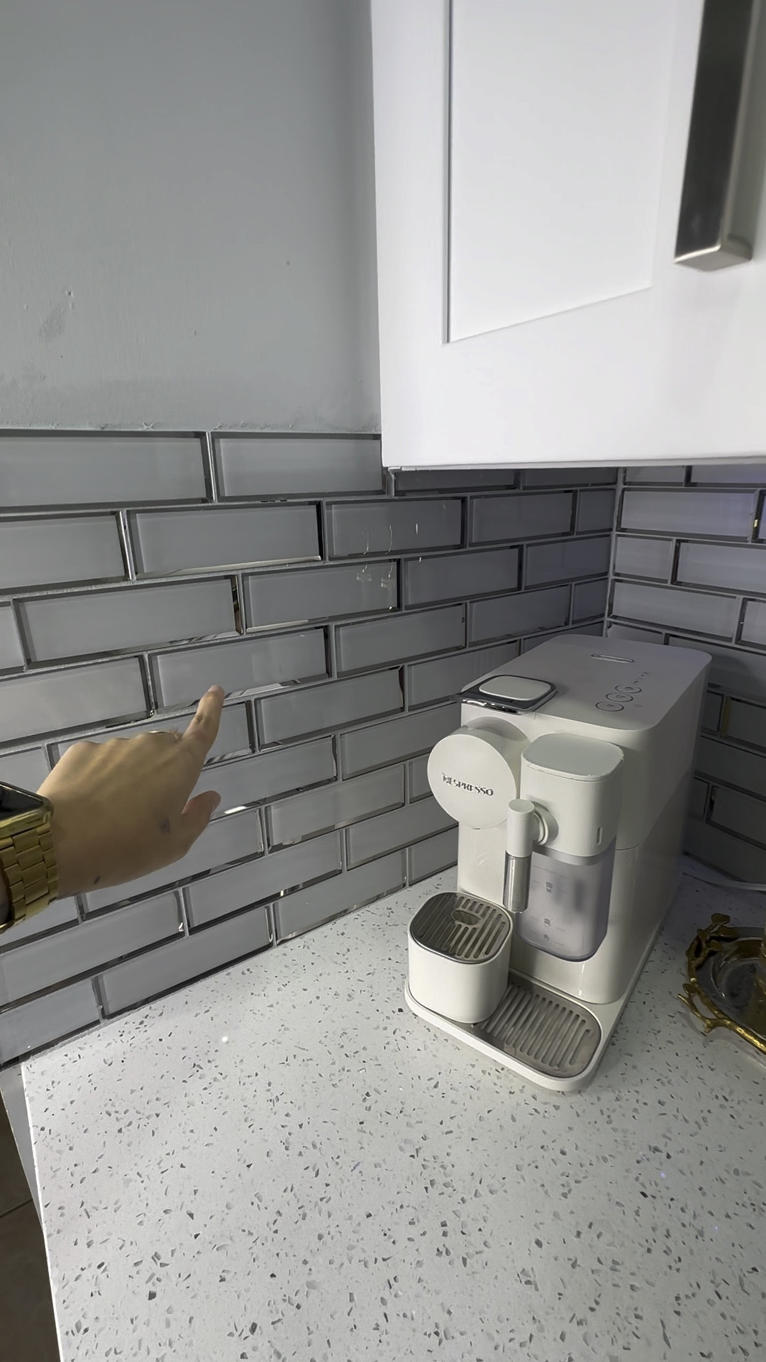 Este es el backsplash de mi cocina por el cual me an preguntado muchisimo es losa lo compre en #homedepot ❤️

#LTKfamily #LTKhome #LTKVideo