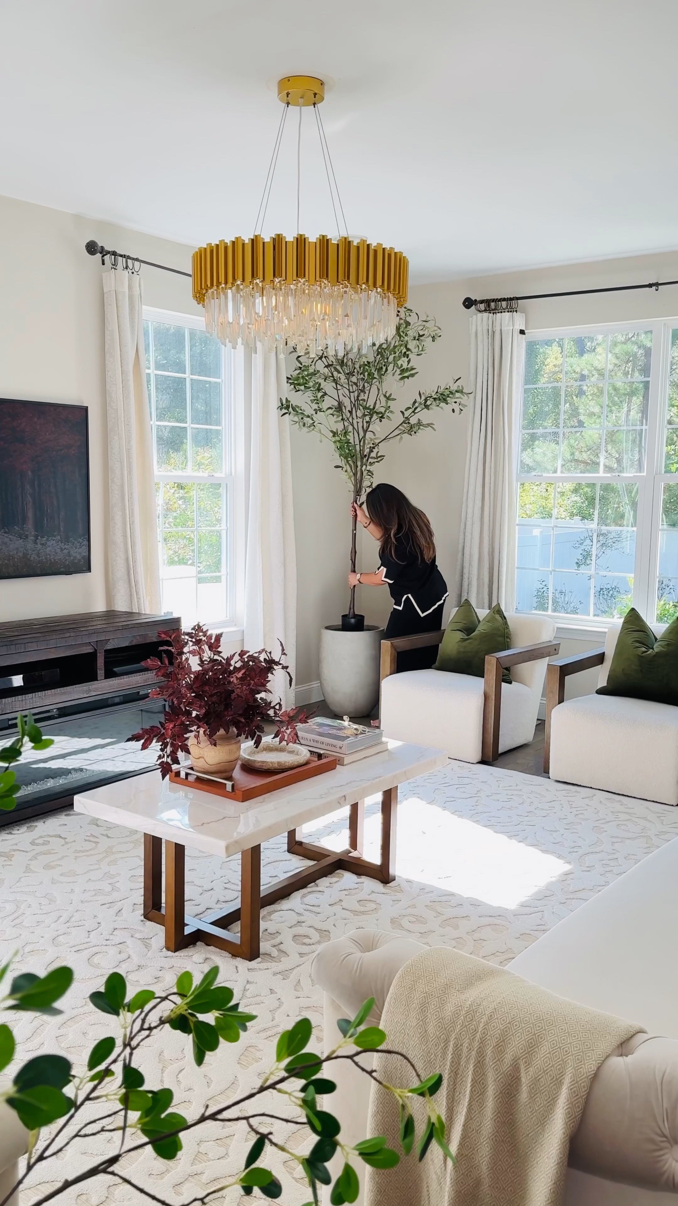 Shop everything you need for fall to refresh your home! Love this 6ft faux olive tree under $100 and the gorgeous planter!! My faux fur blanket is huge and feels and looks beyond luxe and expensive for a great price!
Fall decor 
Faux fur blanket 
Indoor/outdoor planter 
Faux olive tree
Budget friendly 
Home decor 
Holiday decor 
Amazon Prime day
Amazon finds 
Amazon Home 


#LTKhome #LTKxPrime #LTKSeasonal