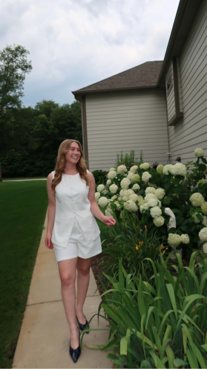 We all know sunscreen is a must, but reapplying throughout the day is even more important! Don’t miss the Colorescience Unforgettable Total Protection Brush-On Shield during the Amazon Prime Day Sale!#amazonfinds #amazon #amazonprime #founditonamazon #amazonpartner @amazonbeauty @amazon @amazoninfluencerprogram @colorescience