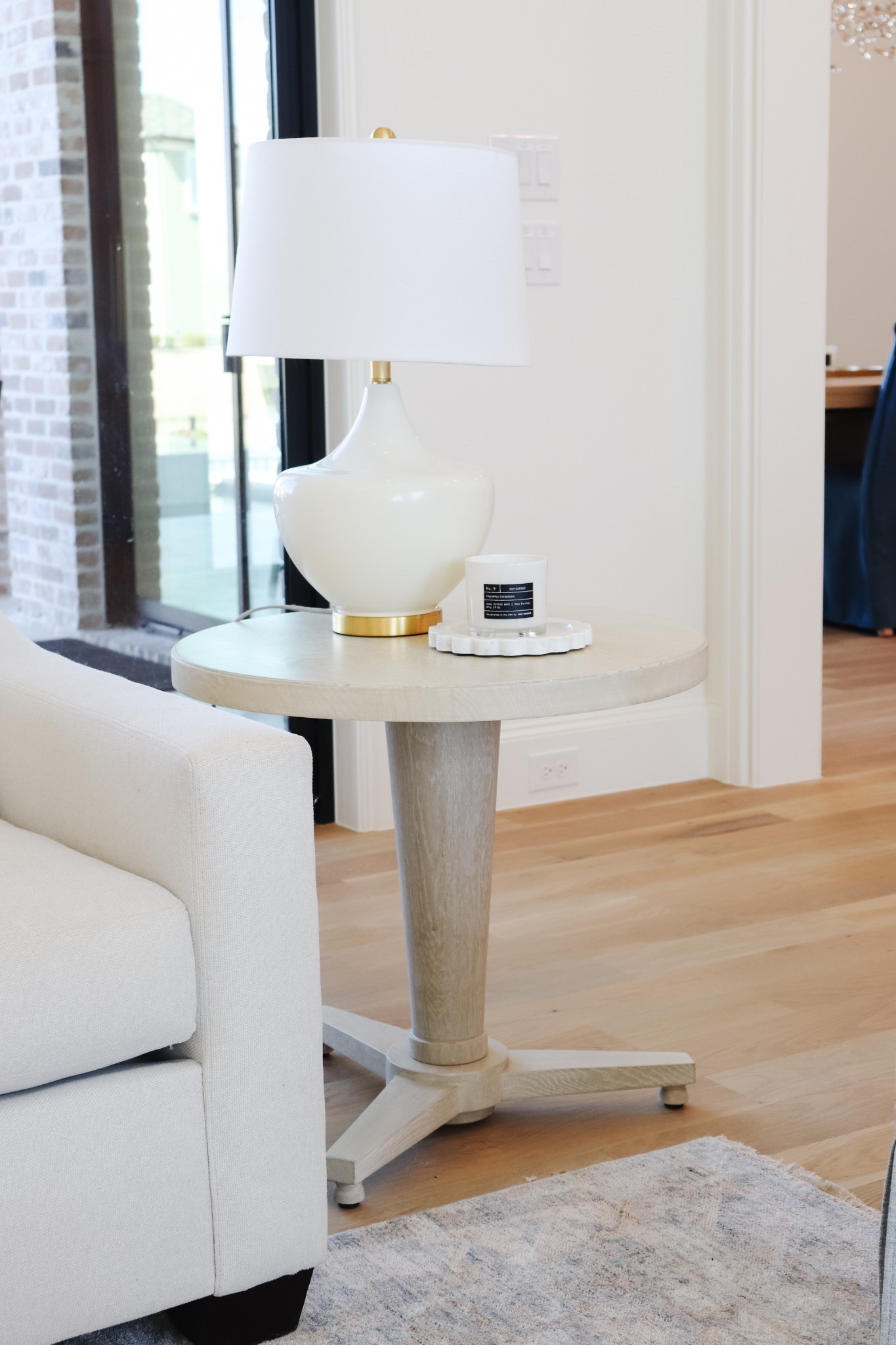 Living room, side table, accent table, table lamp, neutral decor, area rug

#LTKHome #LTKSaleAlert #LTKFindsUnder100