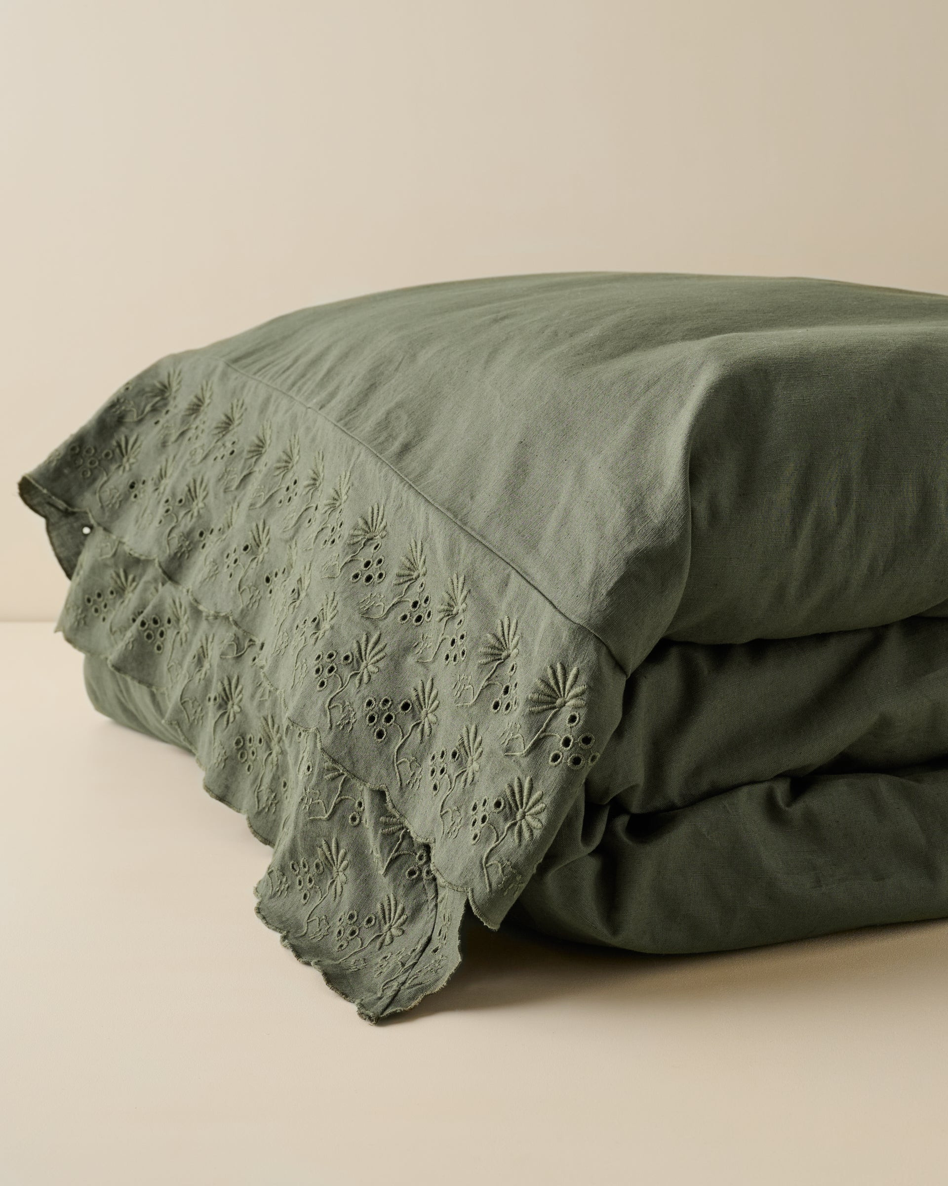 Clara Eyelet Flange Duvet Cover | Magnolia
