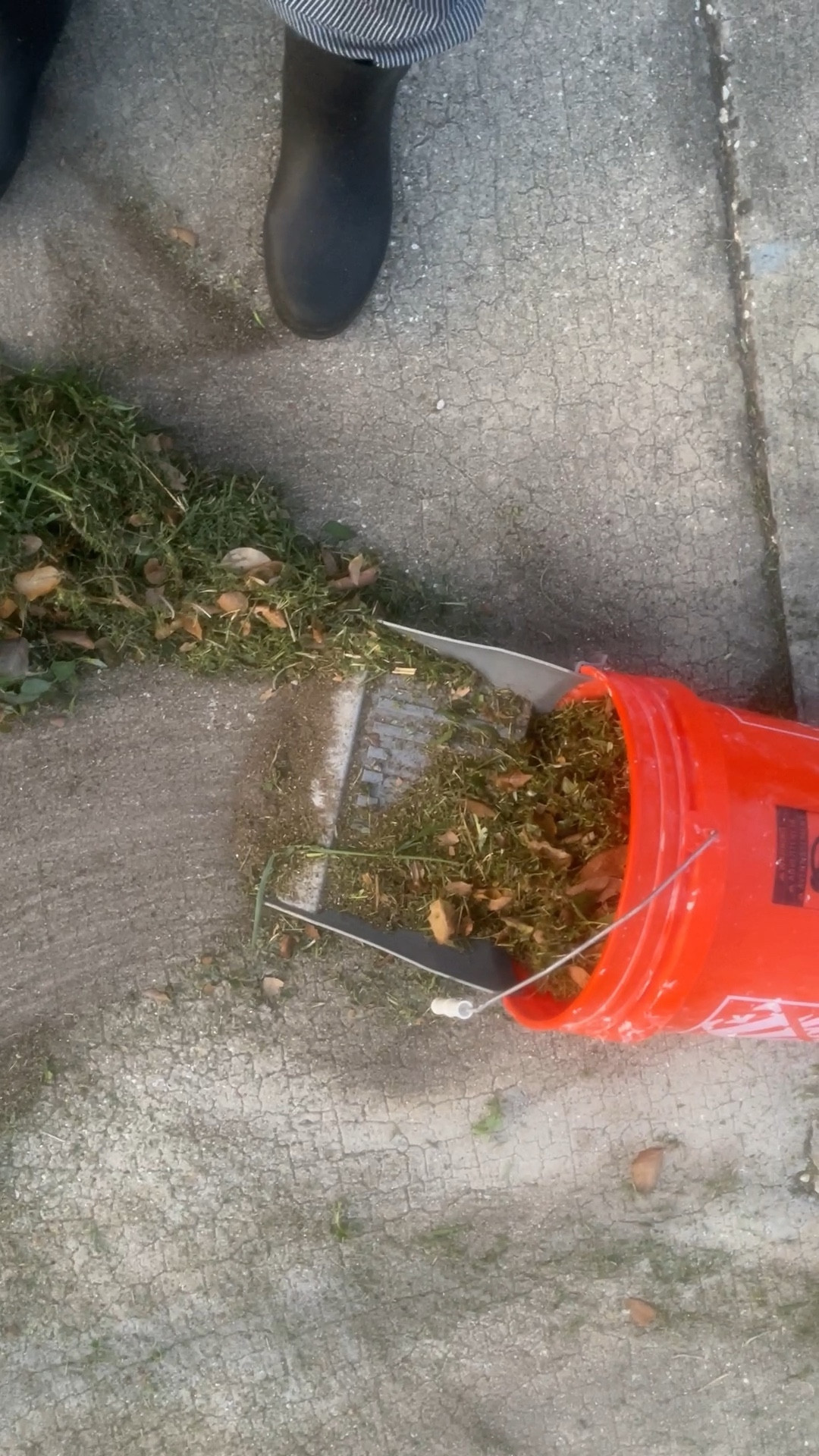 A scoop attachement that hooks into your bucket to help you clean up!

I use it for grass clipping and cleaning around the garage 

#LTKhome #LTKFind