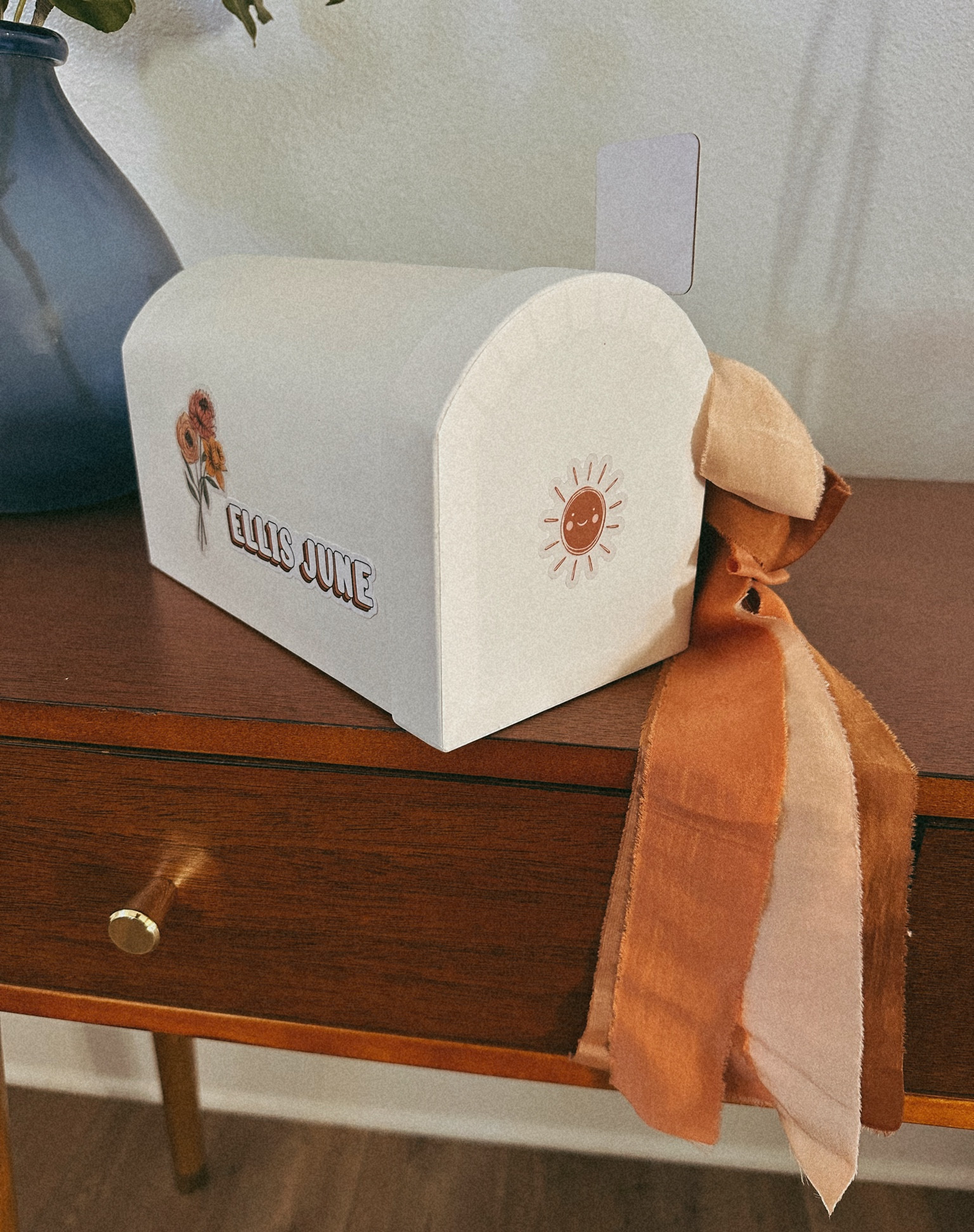 a cutie DIY Valentine box that is so easy to make your own 💌

#LTKSeasonal #LTKfamily #LTKfindsunder50