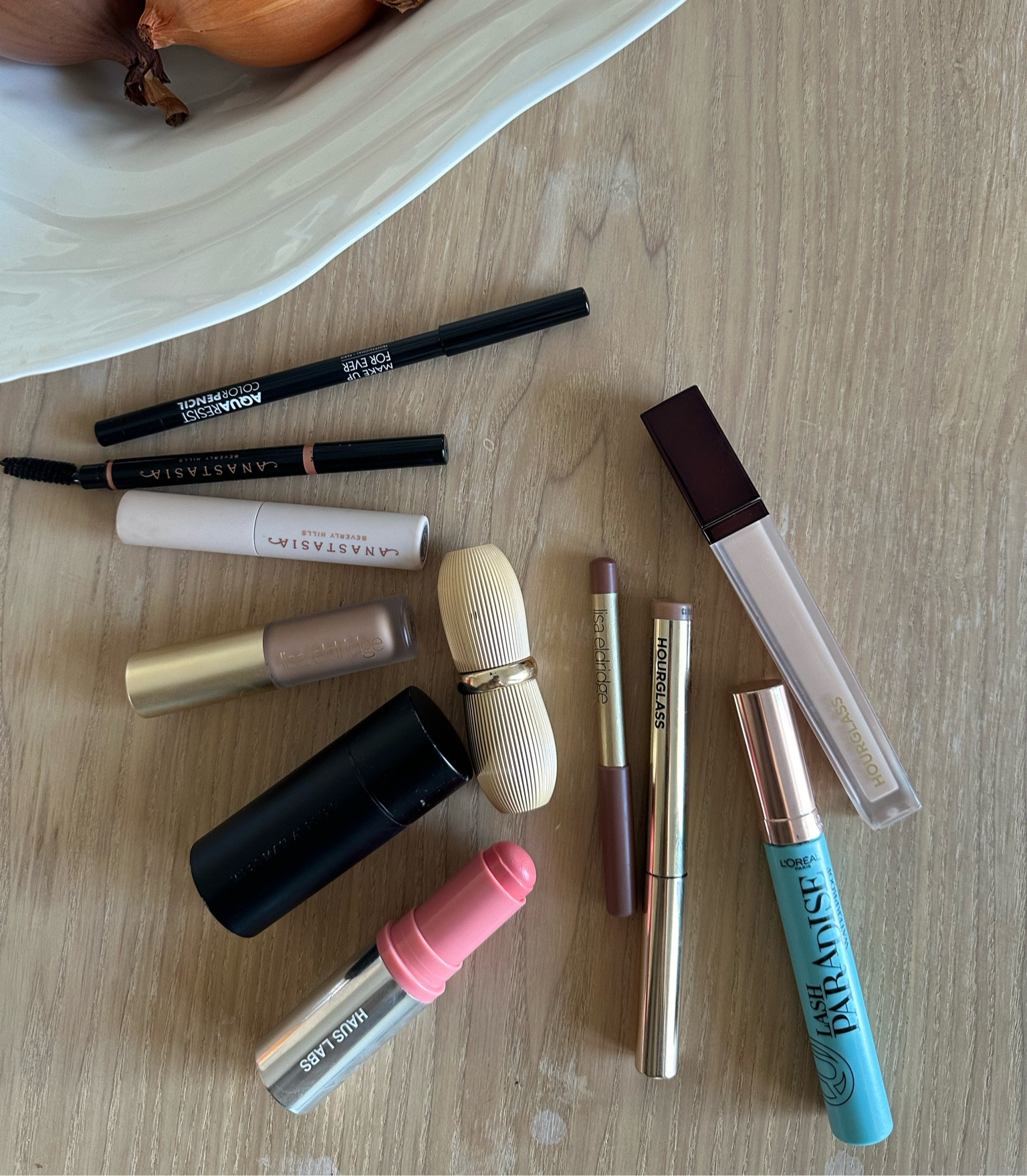 Favorite every day quick but super fresh makeup!

Couldn’t love these minimal makeup products more.

A busy mom’s best friends.

Plus you can grab them on sale too 😉

#LTKCyberWeek #LTKSaleAlert #LTKBeauty