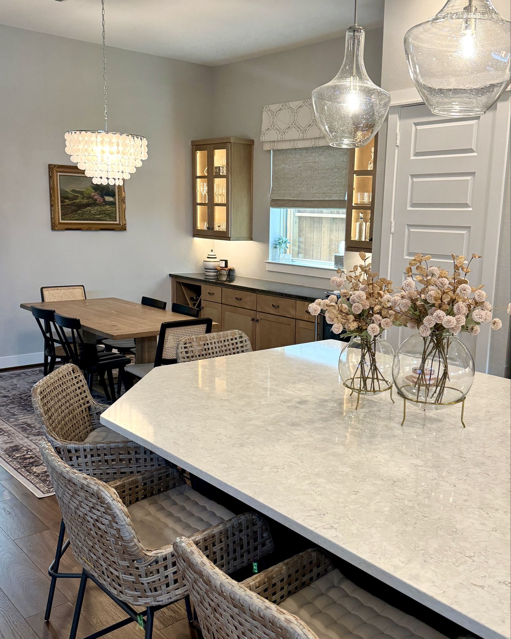 Home Decor

I’m crushing on these faux flowers. I have them in beige in the kitchen and in white in the powder bathroom  

#everypiecefits

Kitchen decor
Bar stools
Counter stools
Kitchen table
Dining table
Dining chairs
Chandelier
Lighting 

#LTKFindsUnder50 #LTKSaleAlert #LTKHome