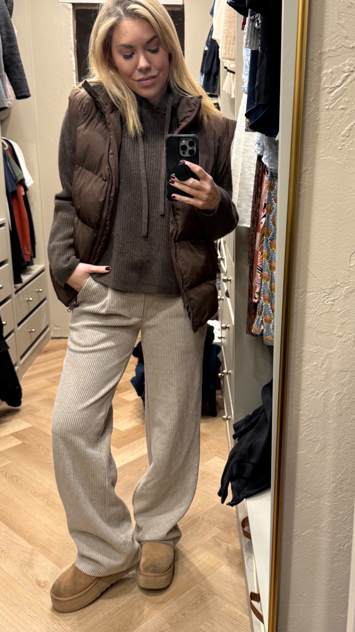 Weekend cozy outfit
(Love these Varley pants and they are almost sold out!)

Packed this for a girls lake tripp

#LTKootd #LTKdayinmylife #LTKgrwm