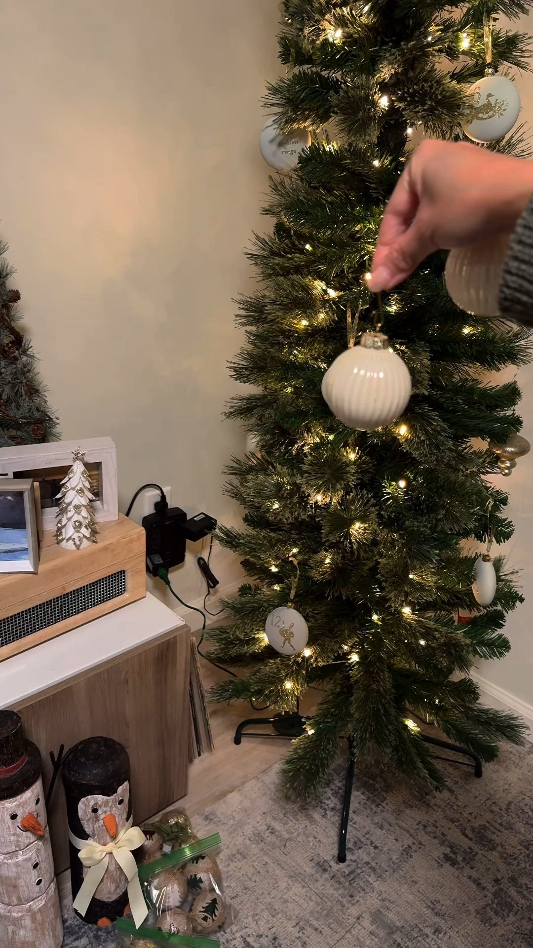 Slim Virginia Christmas Tree 🎄

#LTKHoliday #LTKSeasonal