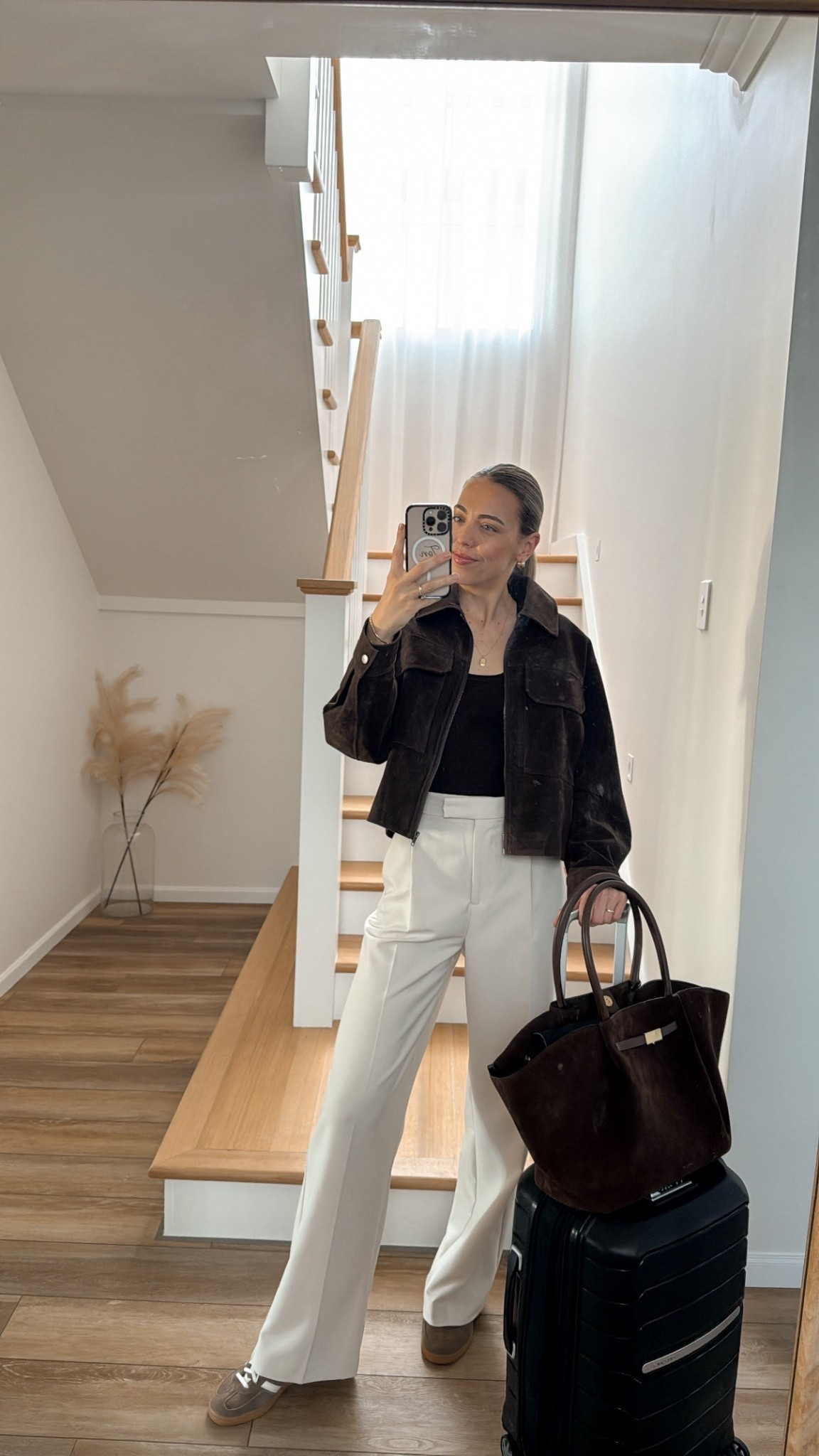 Plane fit ✈️🤎

Off to Melbourne today and this is what I’m wearing! I love mixing tailored elements like my trousers with more casual pieces like my adidas! Adding in some brown seude for texture and because it’s my new obsession. 



#LTKsummer #LTKaustralia #LTKstyletip
