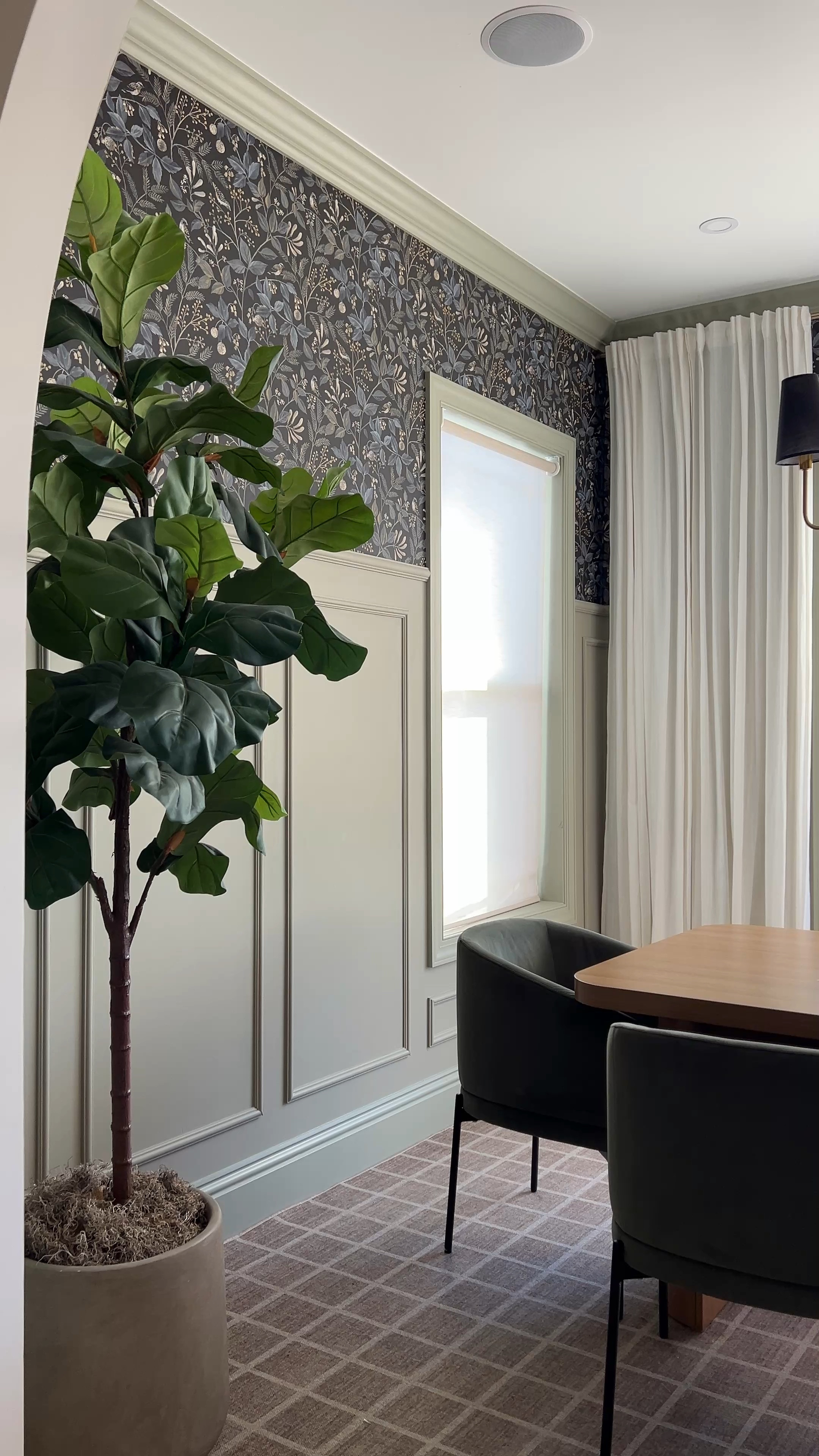 Love how much interest the wallpaper has added to this dining room. It works perfectly with the paint color and existing table and chairs in here. 

#LTKWatchNow #LTKHome #LTKMostLoved