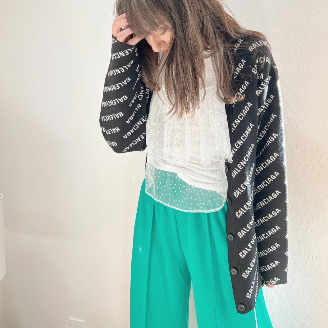 HAUTE MAMA LOOK OF THE DAY

@target track pants, free people blouse, and balenciaga cardigan

#Stylisttip 
Mix pieces that you think are casual with pieces that you think are dressy. Have fun with fashion and where would you love!

#highlow
#feelgoodfashion
#fashionbloggerover40