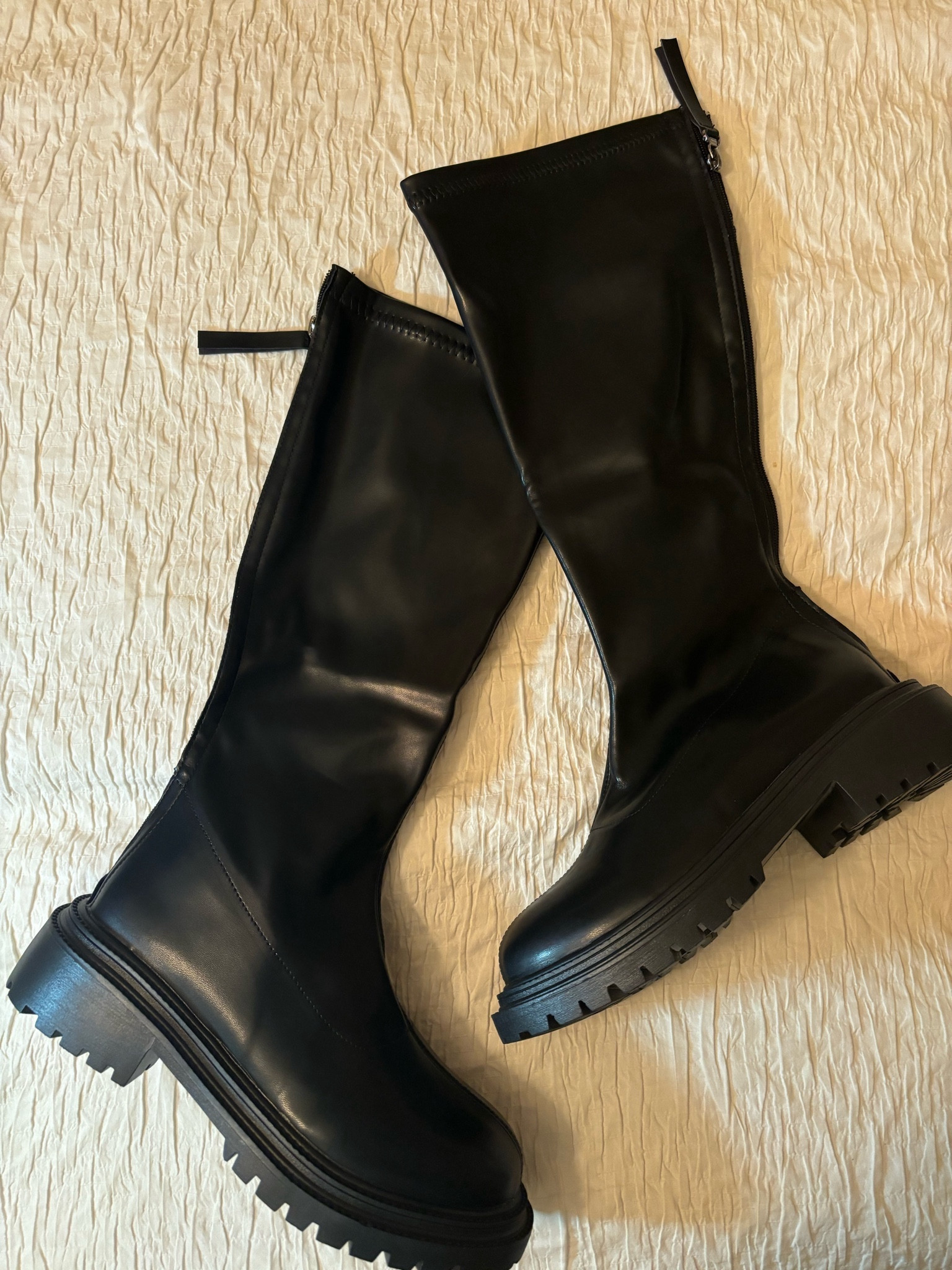 Knee high black boots, fall boots, Thanksgiving outfit, black boots, knee high boots

#LTKHoliday #LTKGiftGuide #LTKSeasonal