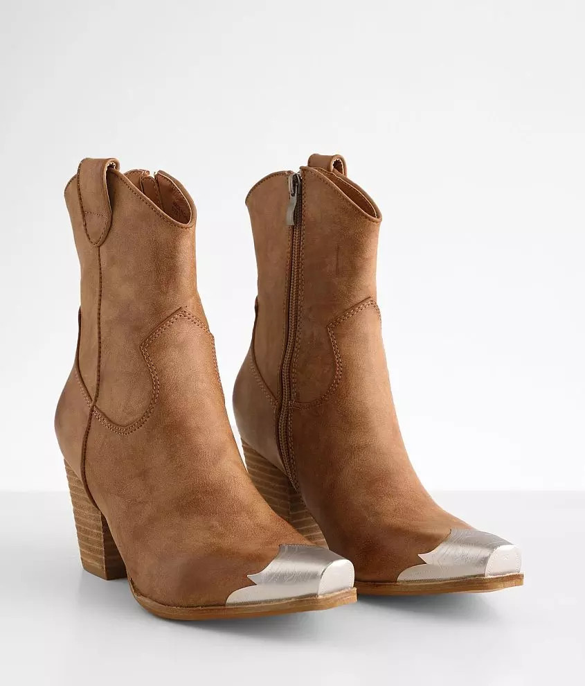 Dakota Ankle Boot | Buckle