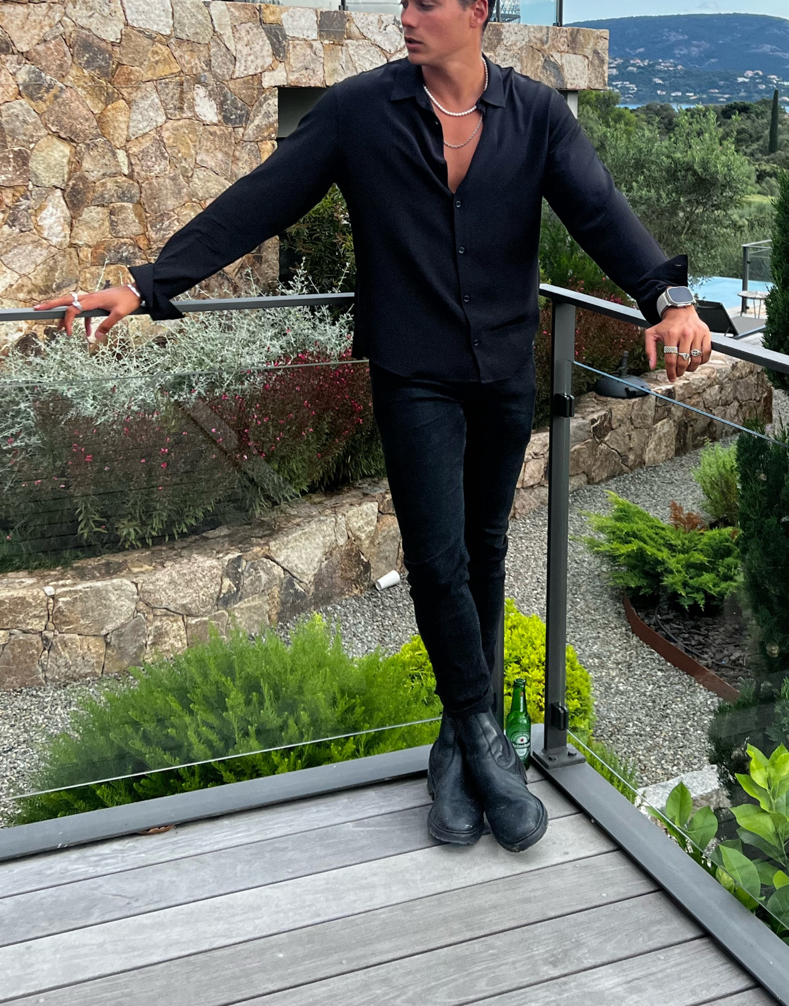 Keep it simple and dark - my favourite date night look 👌🏽 ps the shoes are 30% off 🙌🏽