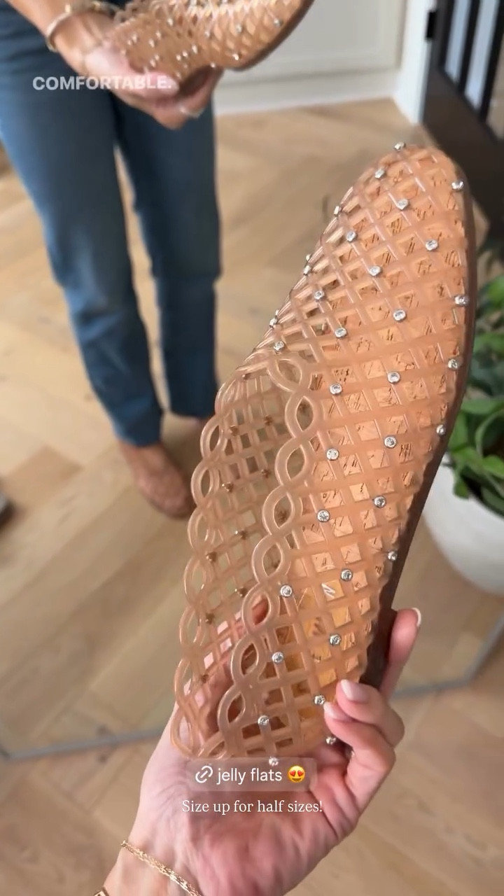Jelly flats: Size up for half sizes! 

#LTKstorytime #LTKootd #LTKSeasonal