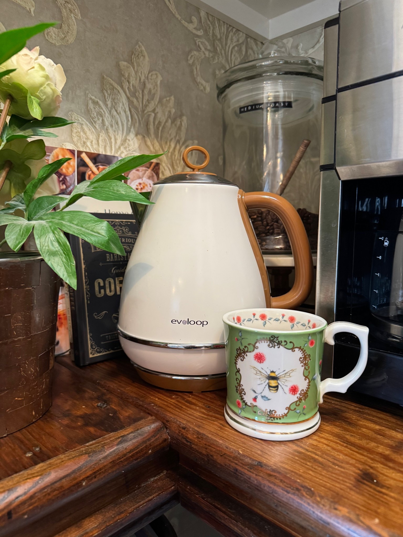 This is our favorite electric kettle from Walmart as well as my new Spring-inspired bee mug from Anthropologie. 

#LTKHome #LTKSeasonal