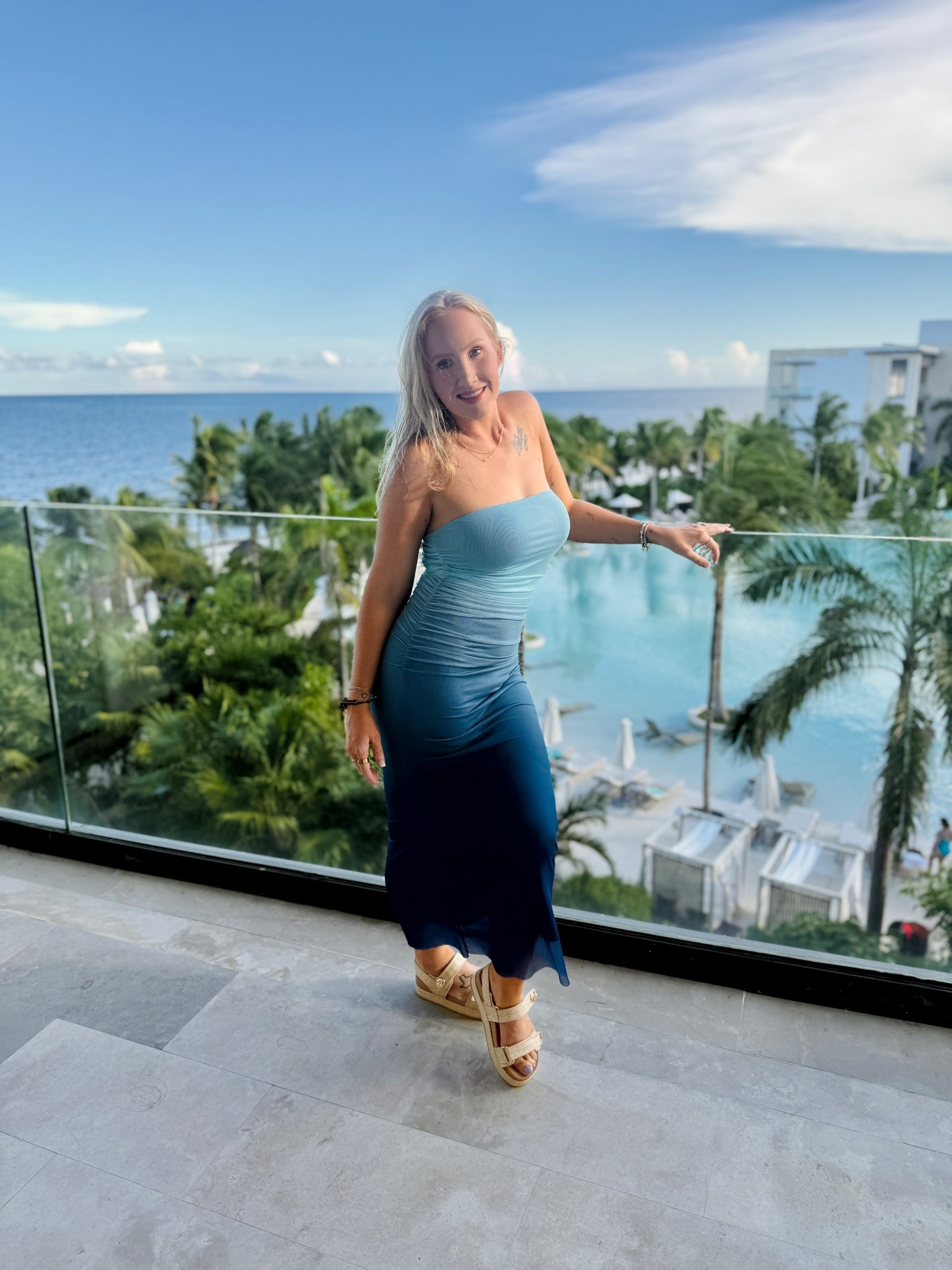 This dress was SO flattering! 

#LTKSeasonal #LTKTravel #LTKStyleTip