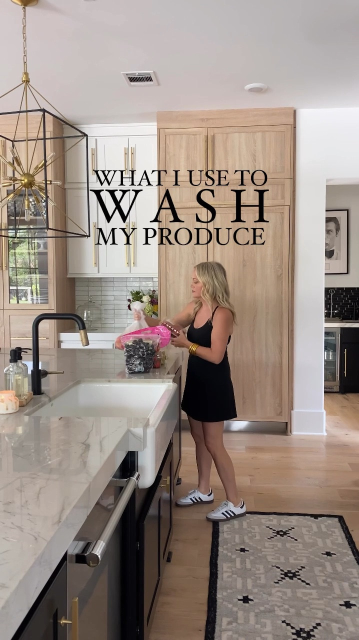 I use a salad spinner to soak my fresh produce with baking soda. Rinse, drain and spin before laying out to air dry. Then refrigerate! 

You can order these using your Walmart+ membership! I’ve linked a free 30 day trial! 

#walmartpartner @walmart #WalmartPlus 
Kitchen / kitchen organization / pantry organization / family / fitness / health / kitchen gadgets 