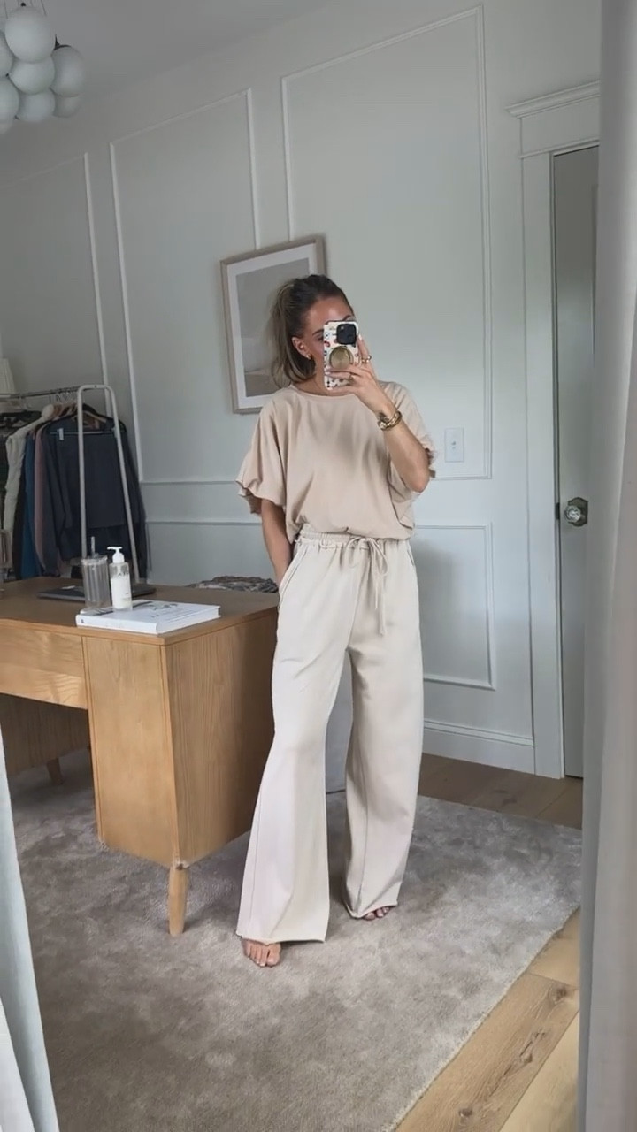 A cozy errand outfit? yes, please 🤩

wearing a small in both! 

Lounge set 
Oversized set 
neutral fall outfit 

#LTKFindsUnder50 #LTKFallSale #LTKActive